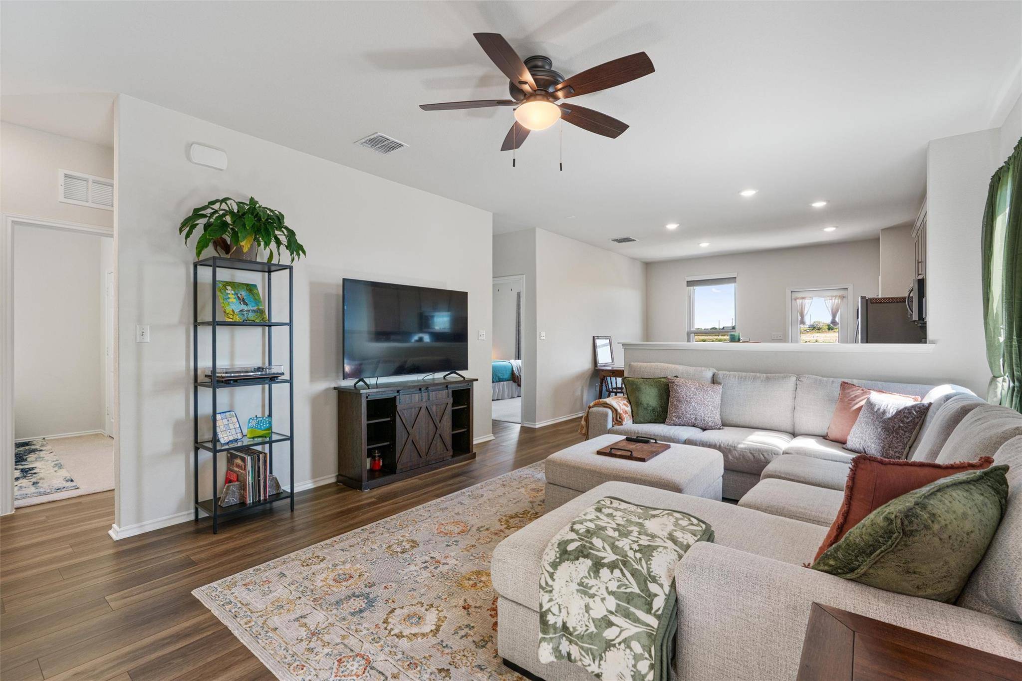 715 Papaya DR, Buda, TX 78610