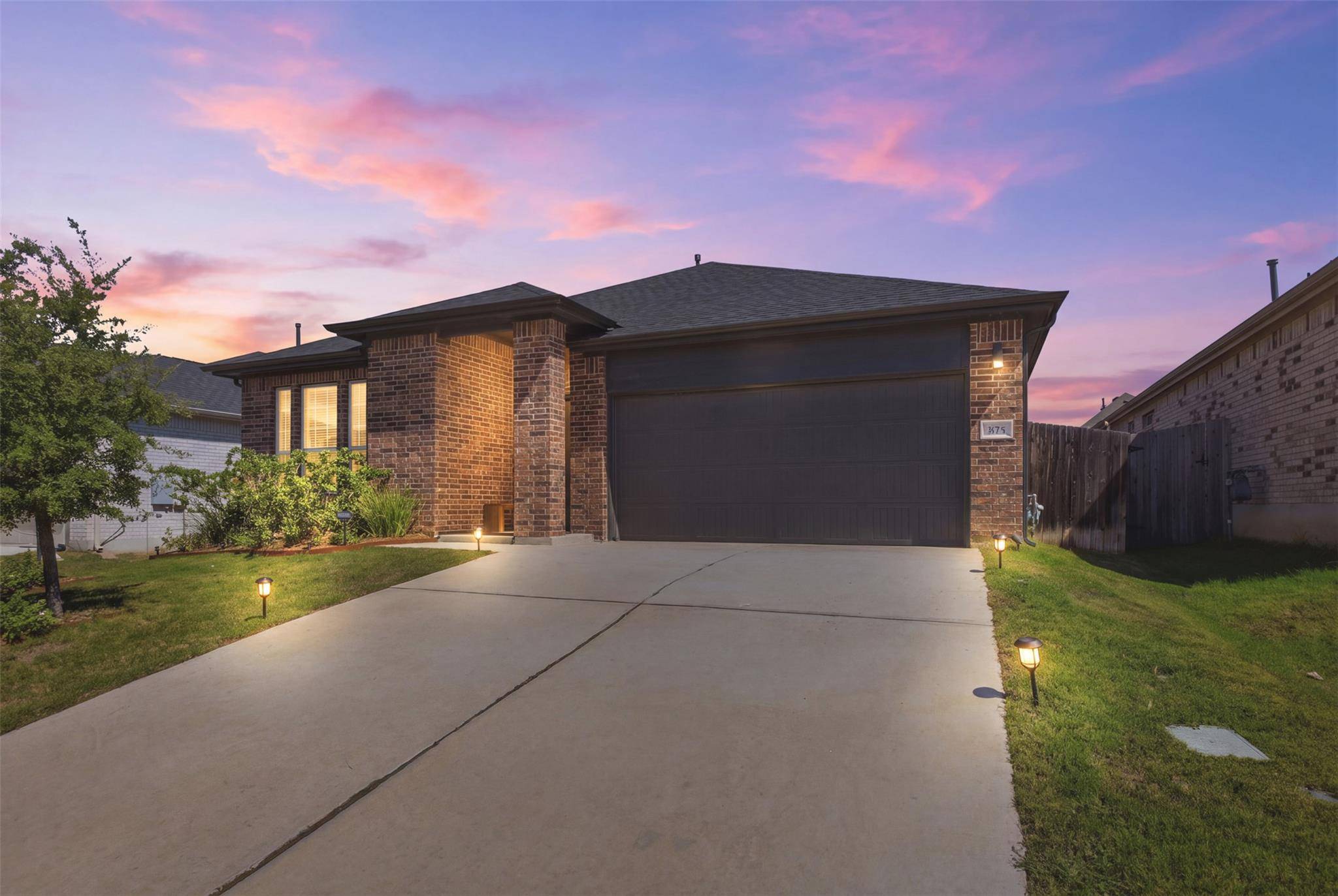 333 Diamondleaf DR, Buda, TX 78610
