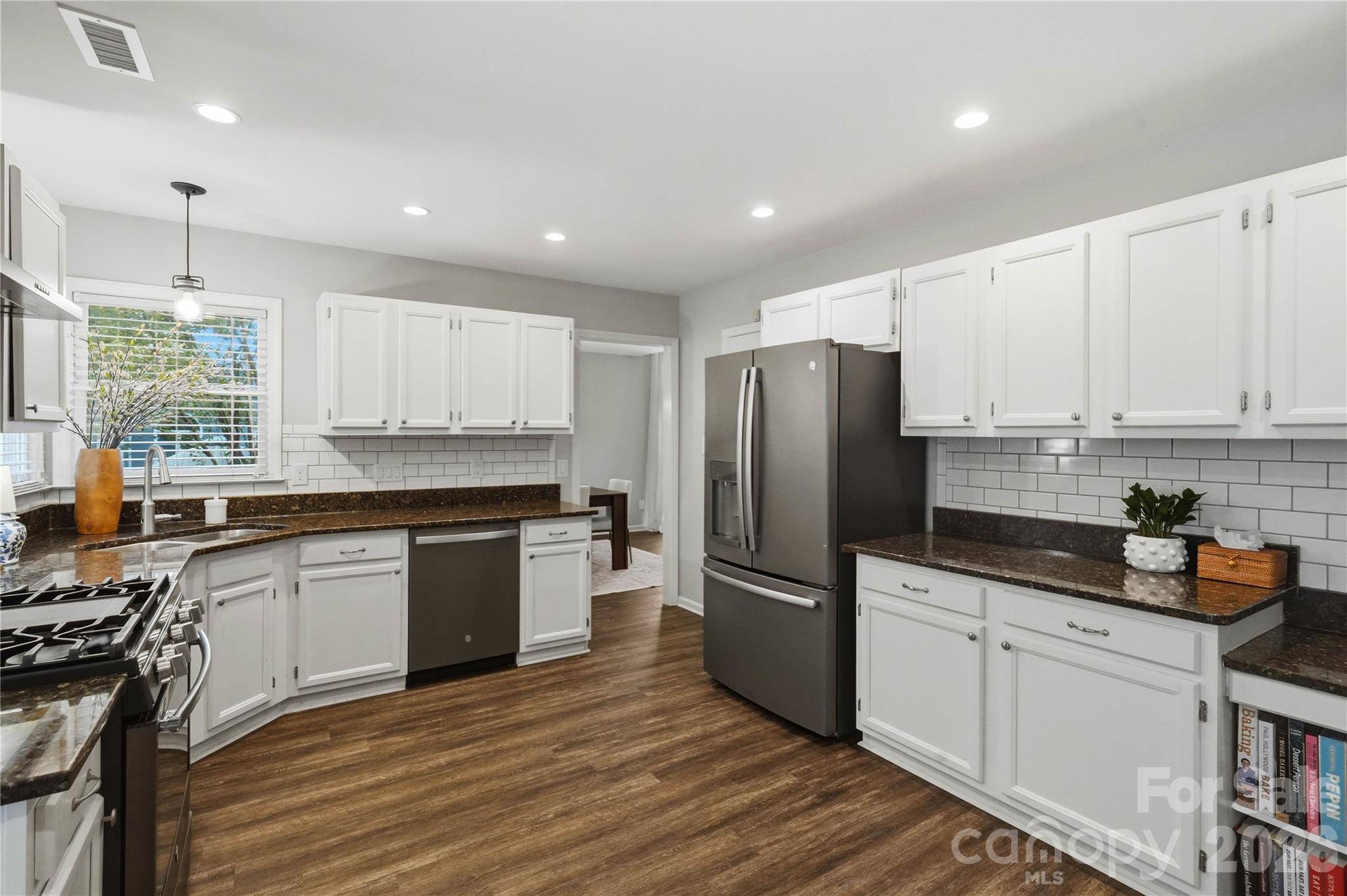 2815 Winghaven LN, Charlotte, NC 28210