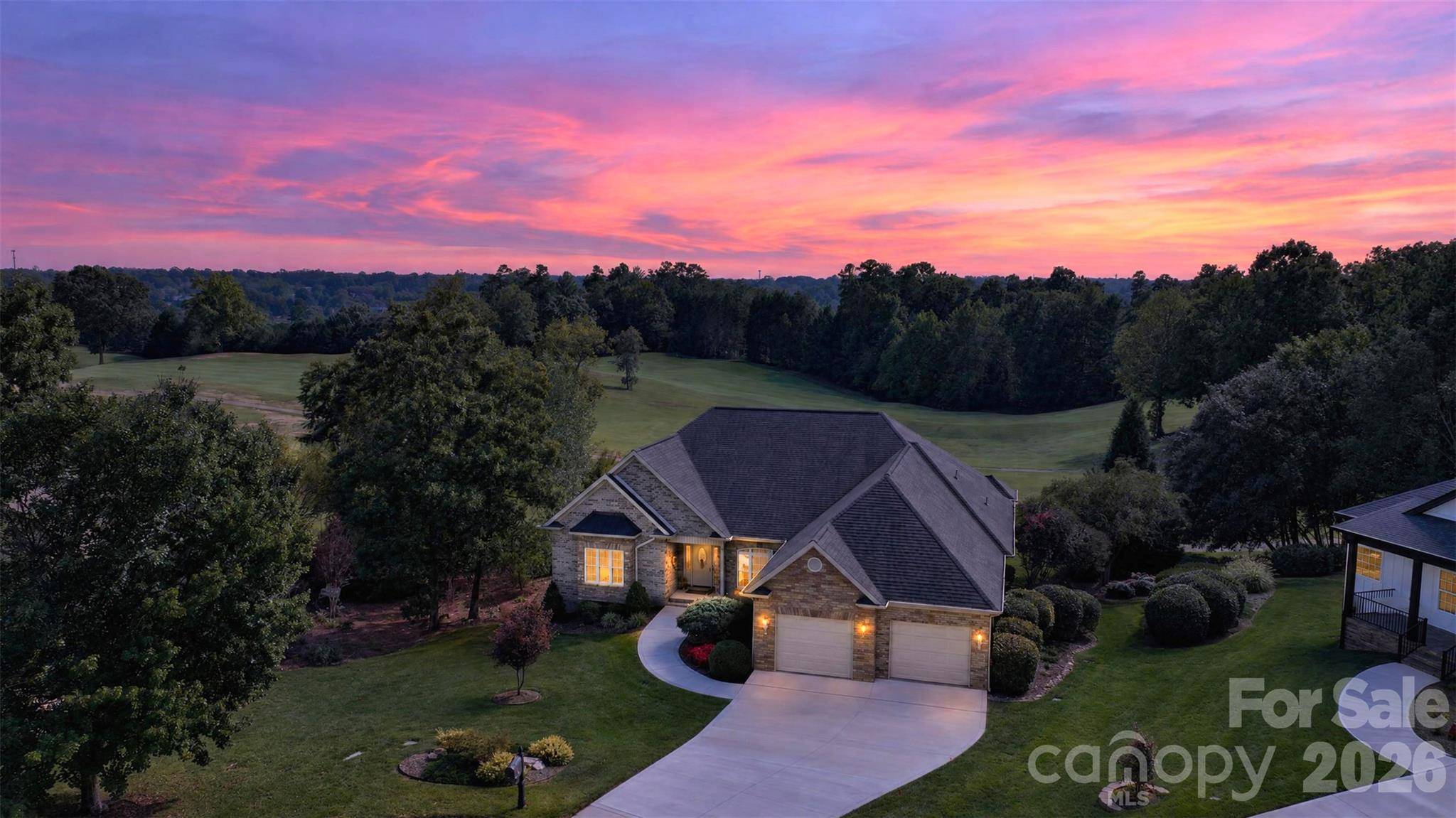 76 Divot CT, Hickory, NC 28601