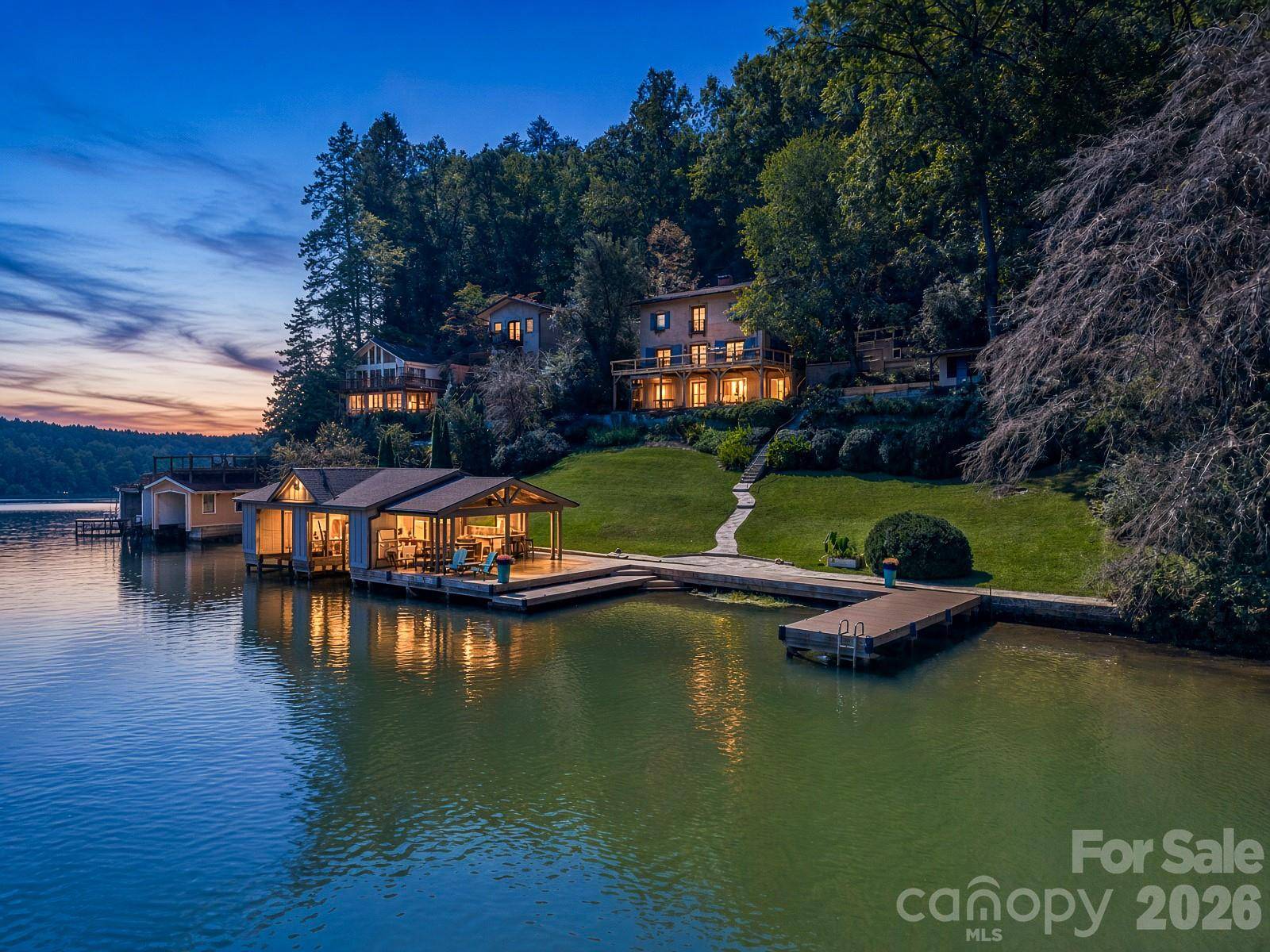 325 Tryon Bay CIR, Lake Lure, NC 28746