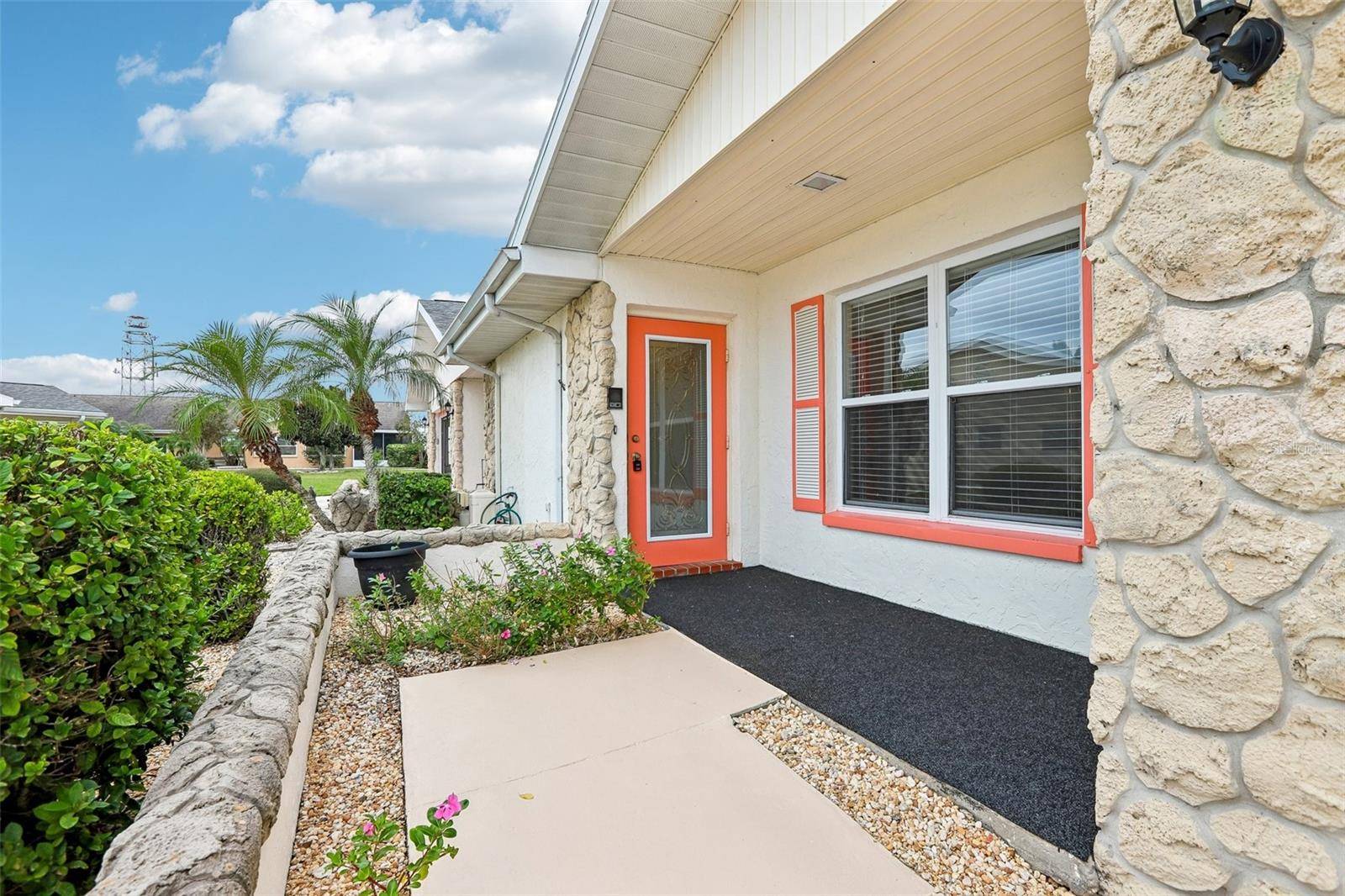 104 CACTUSFLOWER LN, Sun City Center, FL 33573