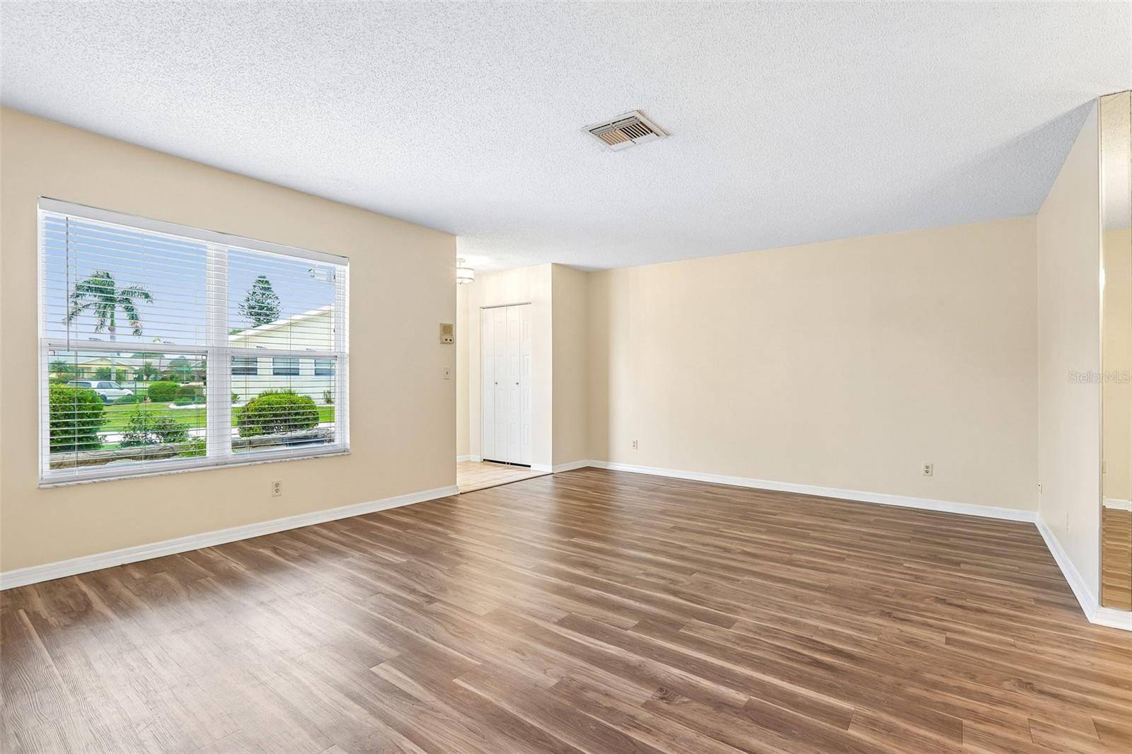 104 CACTUSFLOWER LN, Sun City Center, FL 33573