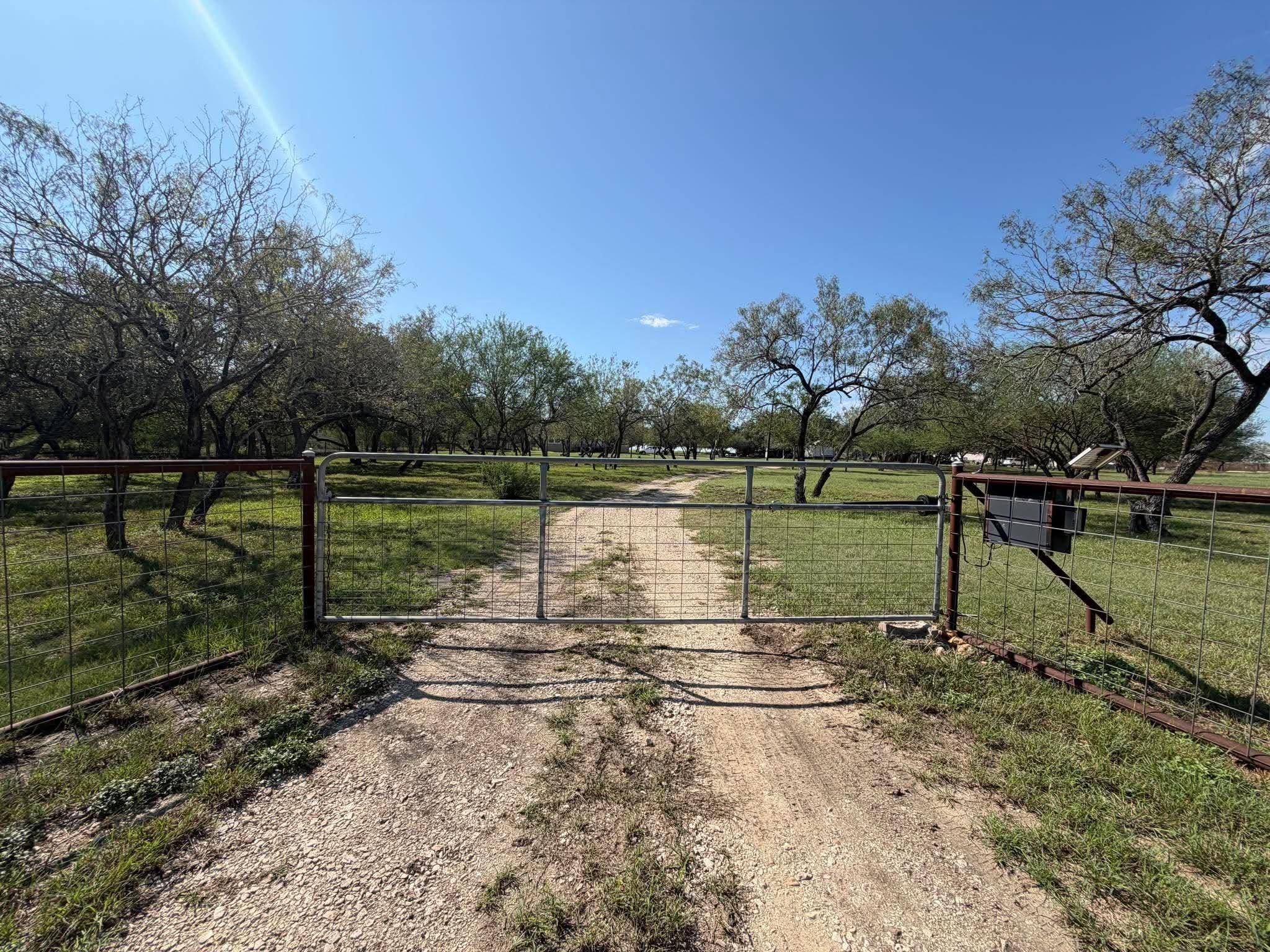 256 High Ridge Meadows DR, Gonzales, TX 78629