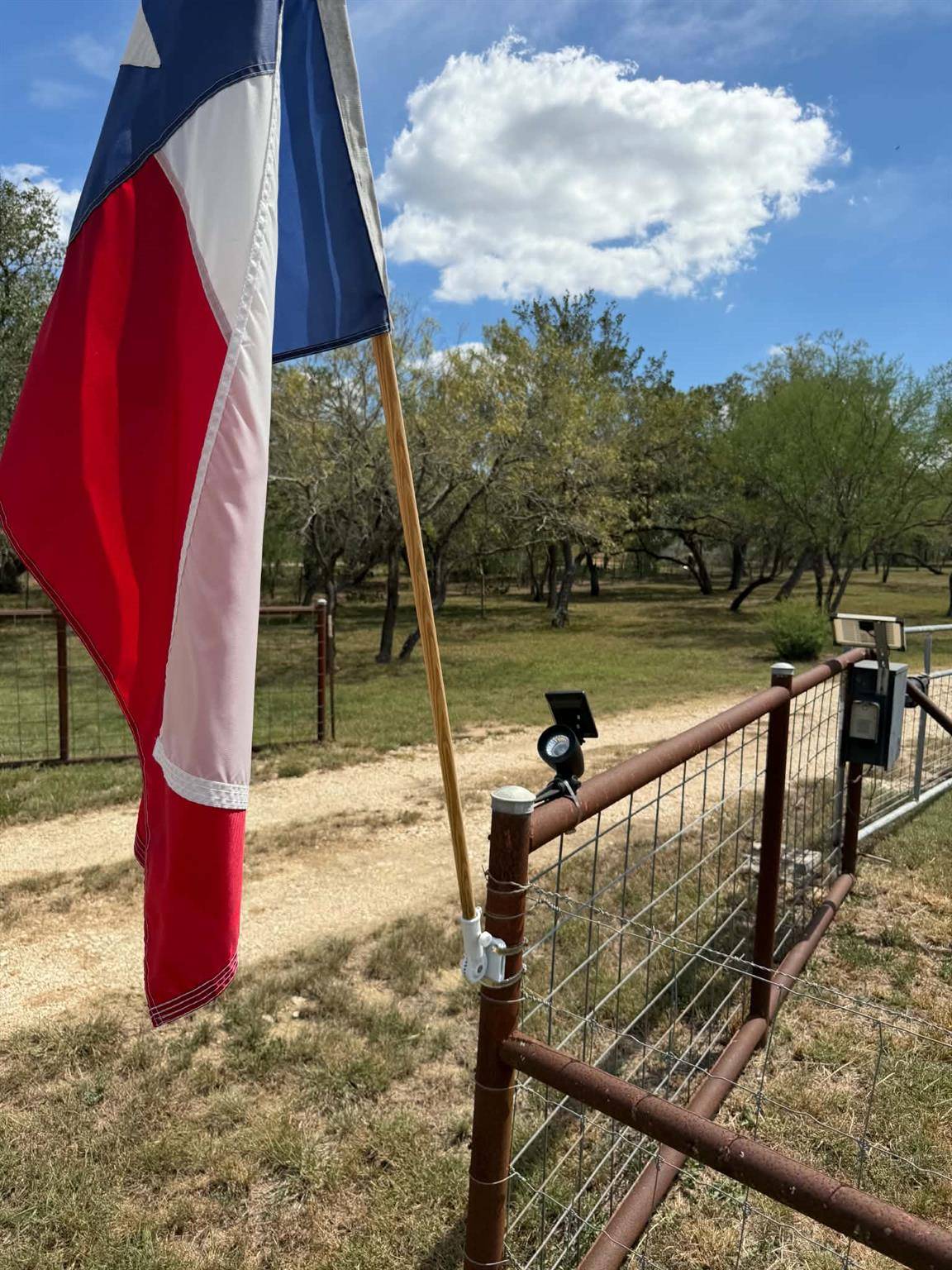 256 High Ridge Meadows DR, Gonzales, TX 78629