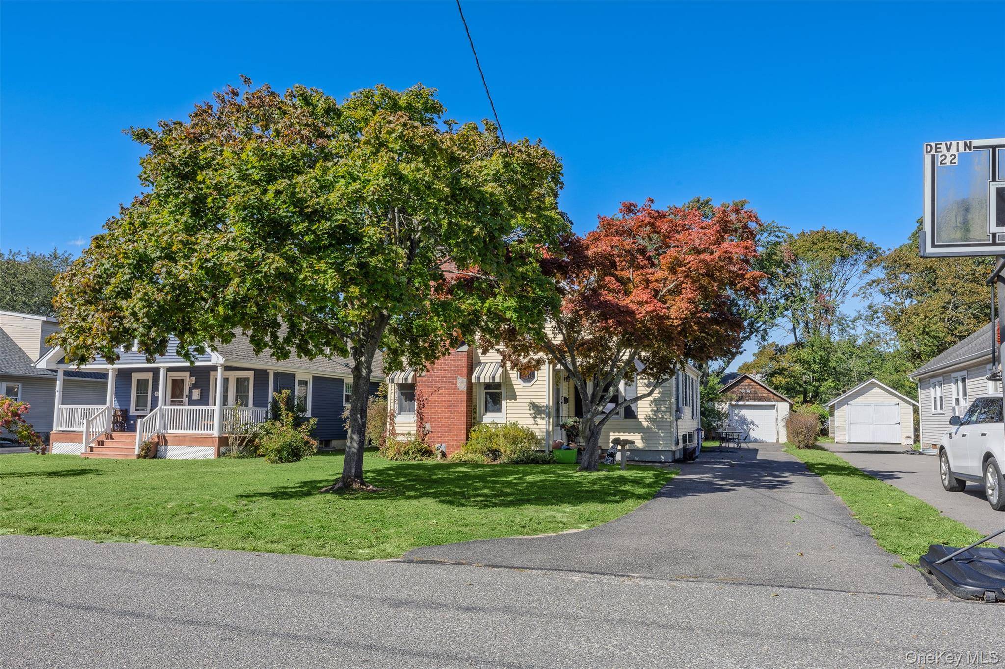 373 Oak ST, Patchogue, NY 11772
