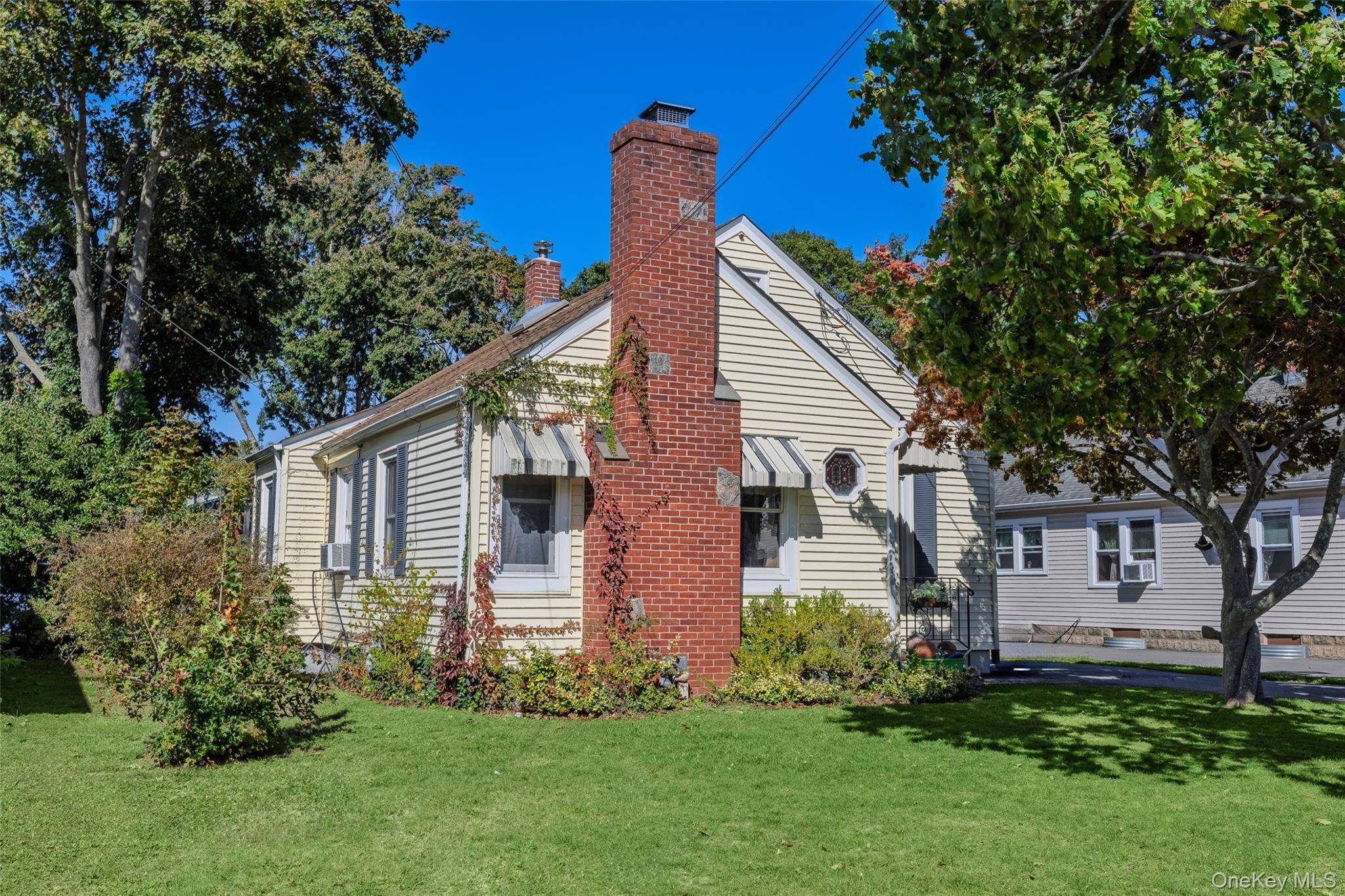 373 Oak ST, Patchogue, NY 11772