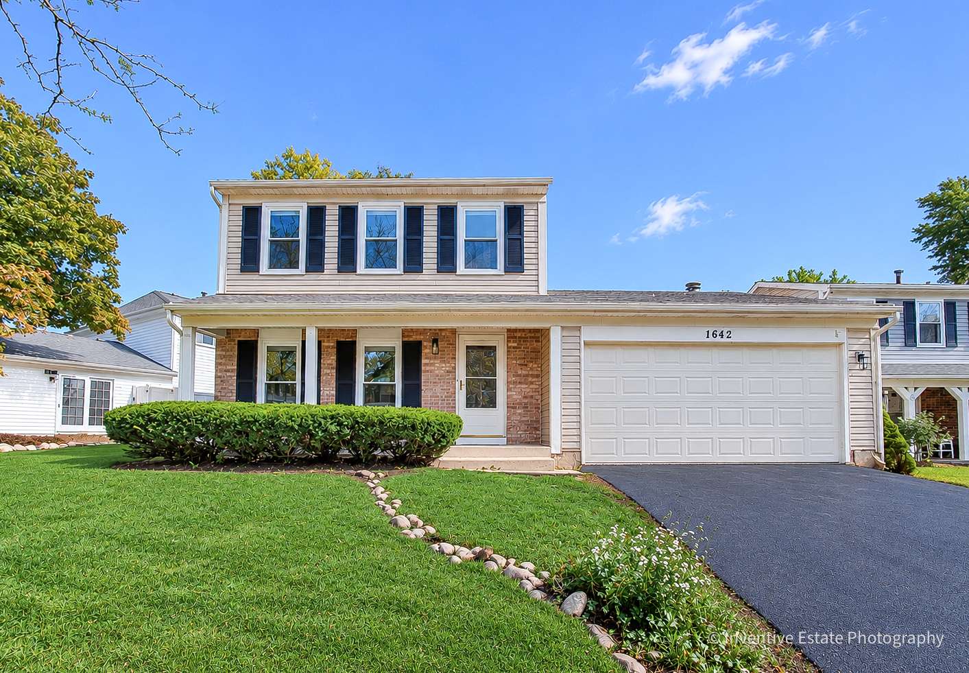 1642 Trafalgar LN, Aurora, IL 60504