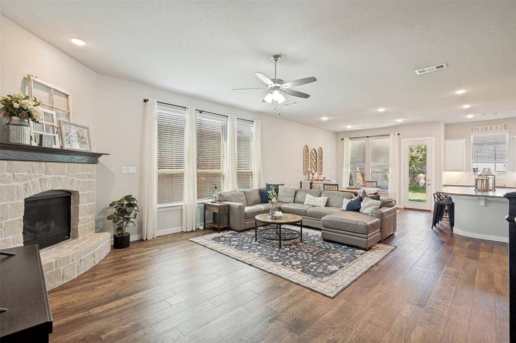 917 Meadows Drive, Argyle, TX 76226