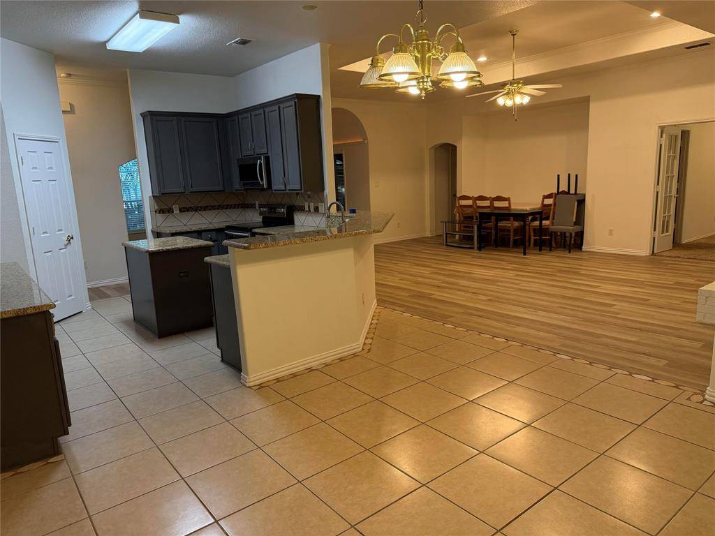 2117 Shorthorn Trail, Crowley, TX 76036