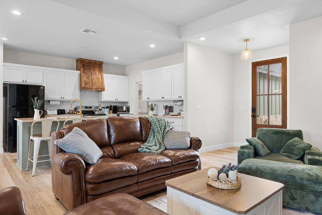 1703 COUNTY RD #217, Giddings, TX 78942