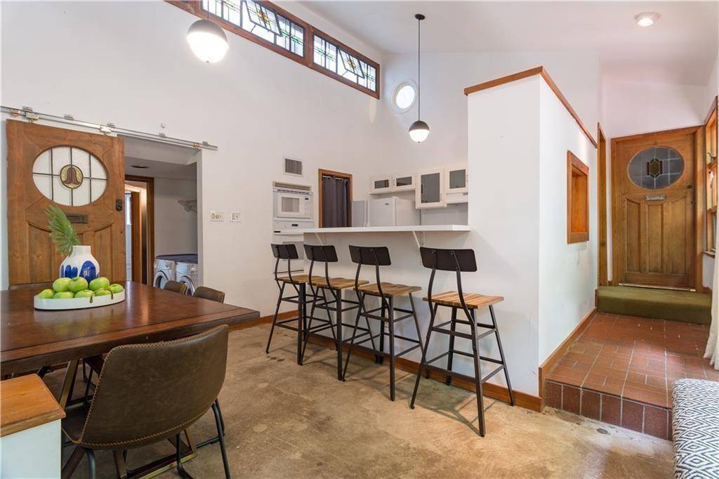 2011 Alameda DR, Austin, TX 78704