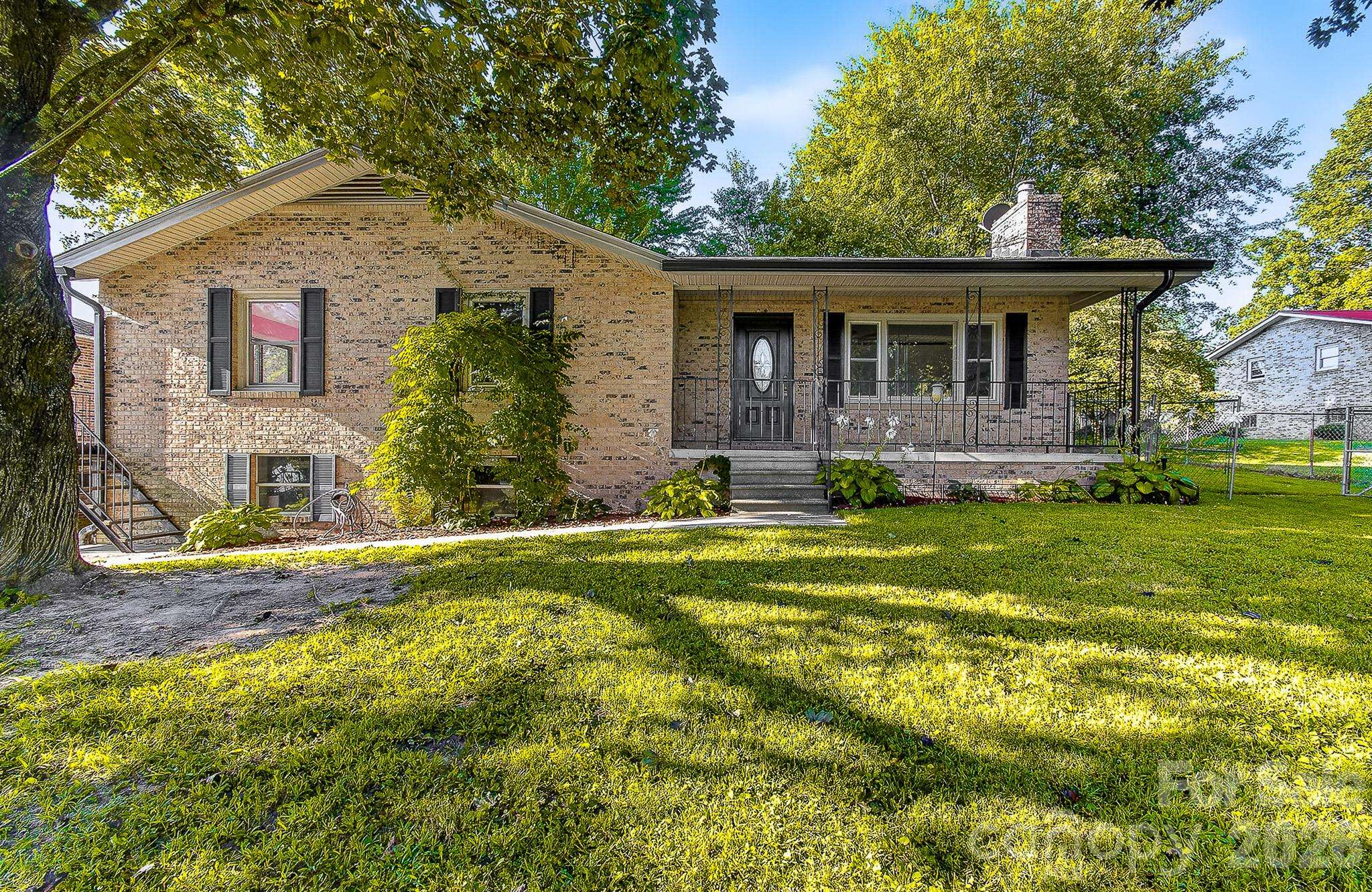 1371 Jackson Loop RD, Flat Rock, NC 28731