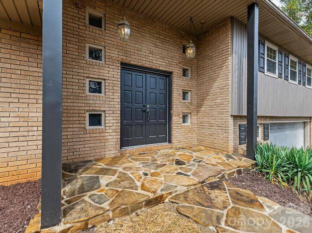 1824 Chrosaro PL, Lenoir, NC 28645