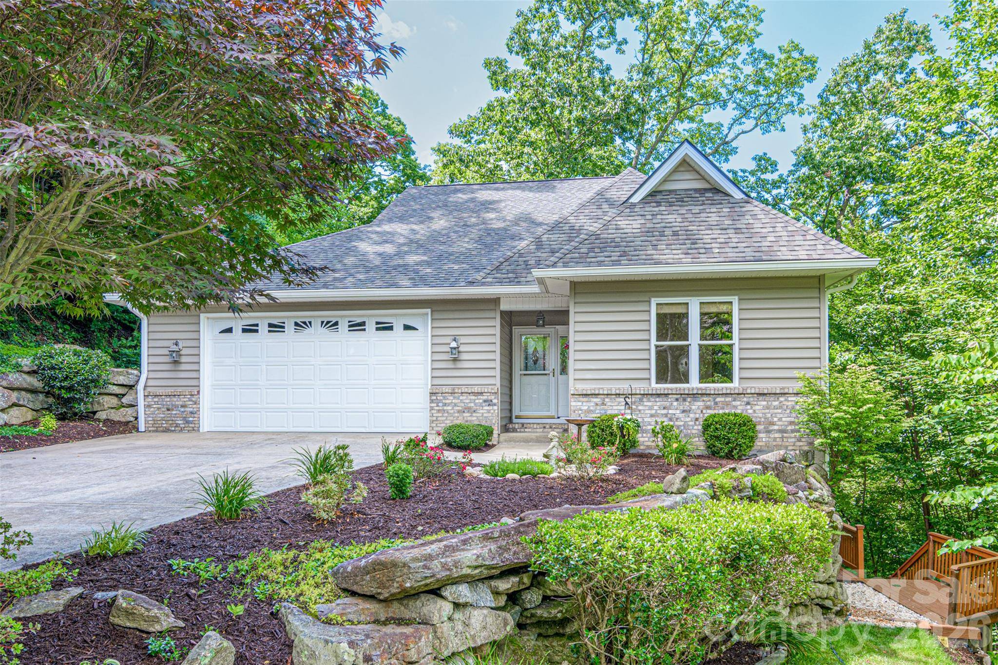 299 Carriage Summitt WAY, Hendersonville, NC 28791