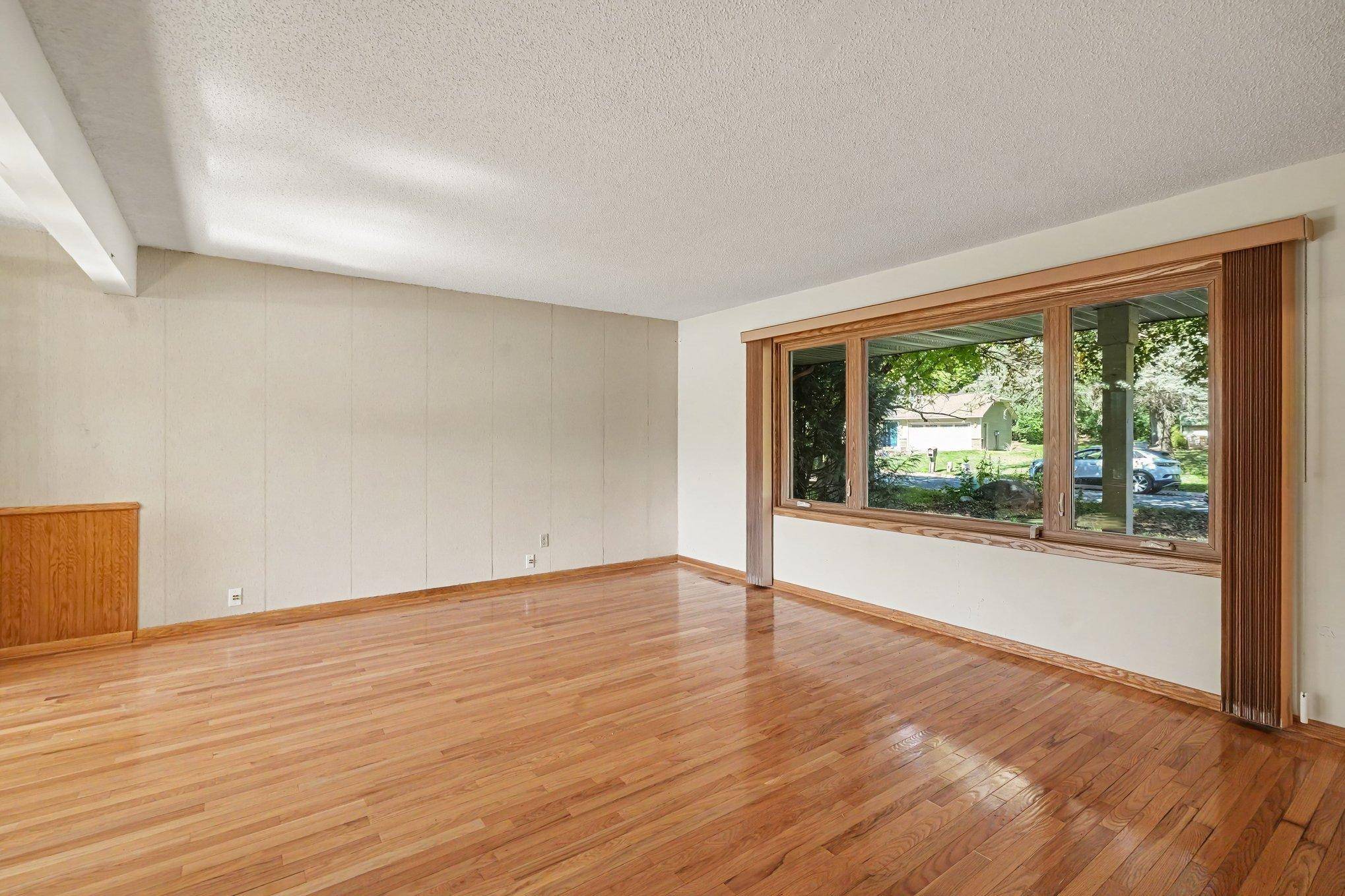 6385 Acorn RD, Mound, MN 55364