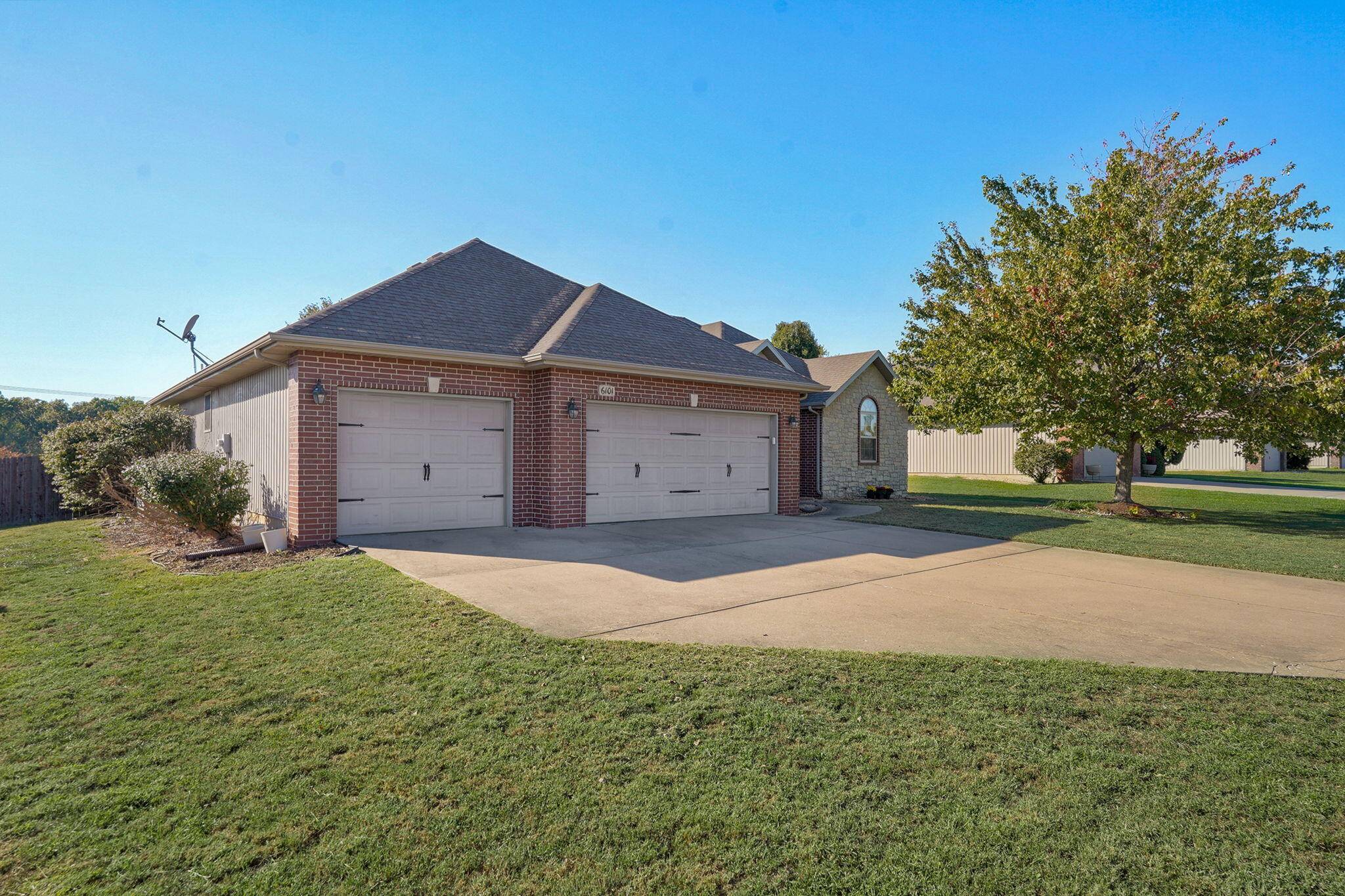 6101 N 19th AVE, Ozark, MO 65721