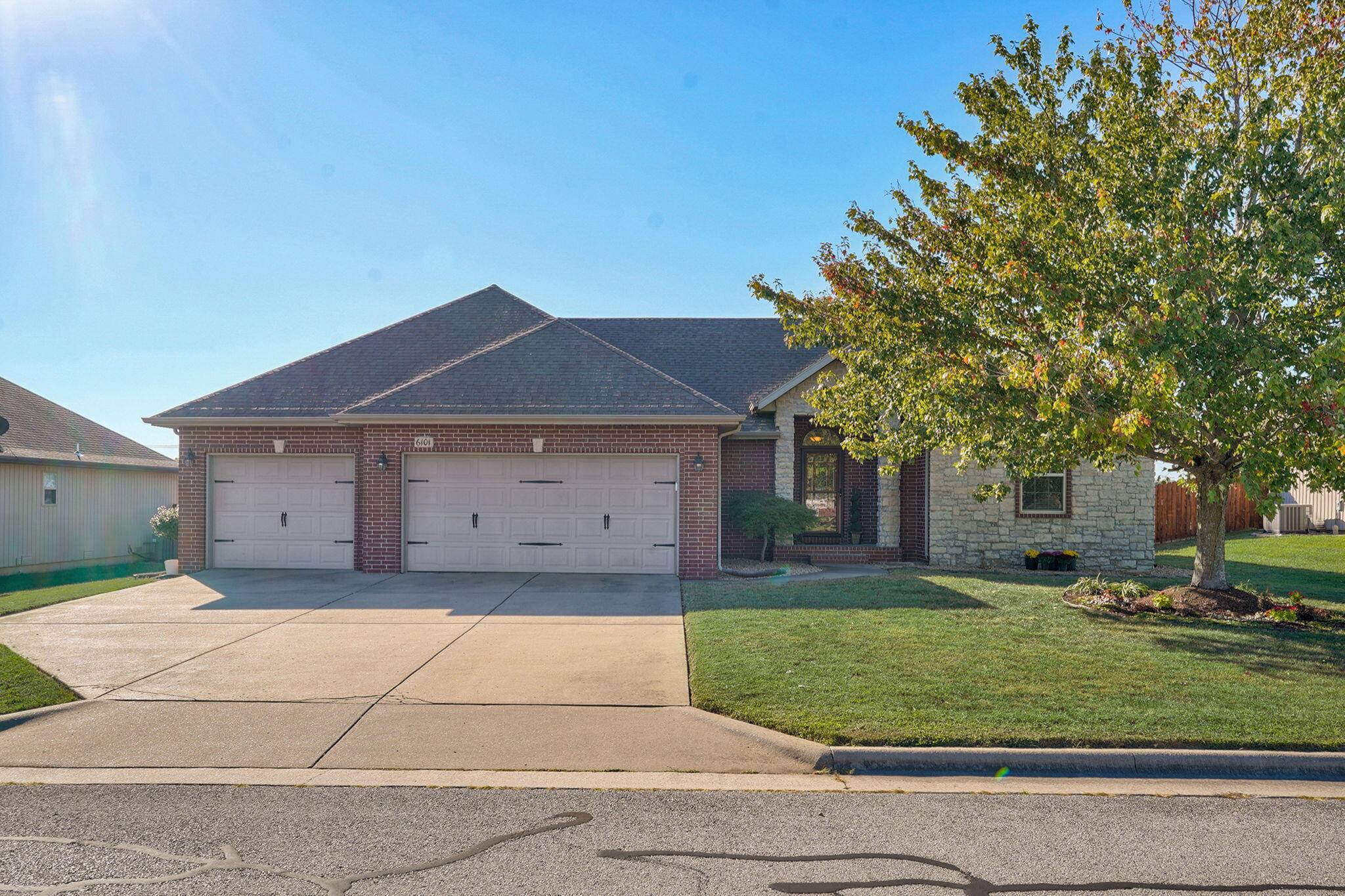 6101 N 19th AVE, Ozark, MO 65721
