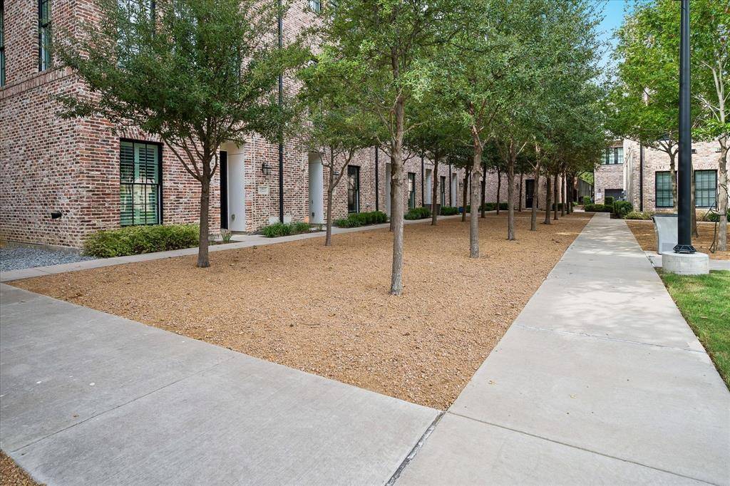 14957 Oak Street, Addison, TX 75001