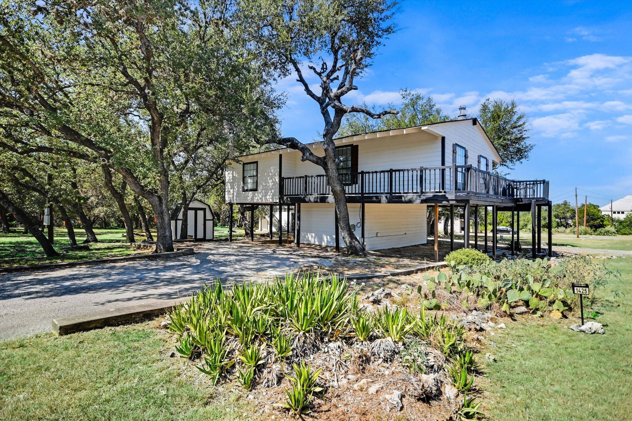 1425 Rip Jay CIR, Canyon Lake, TX 78133