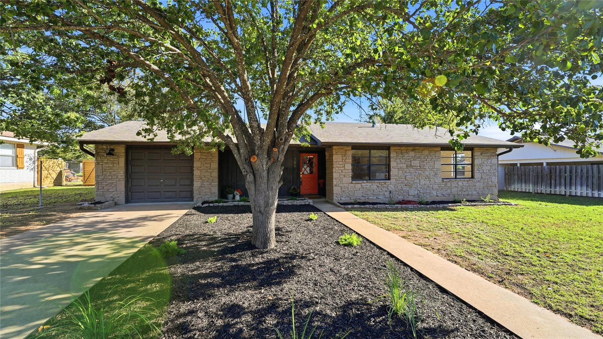 206 Glenmoor DR, Fredericksburg, TX 78624