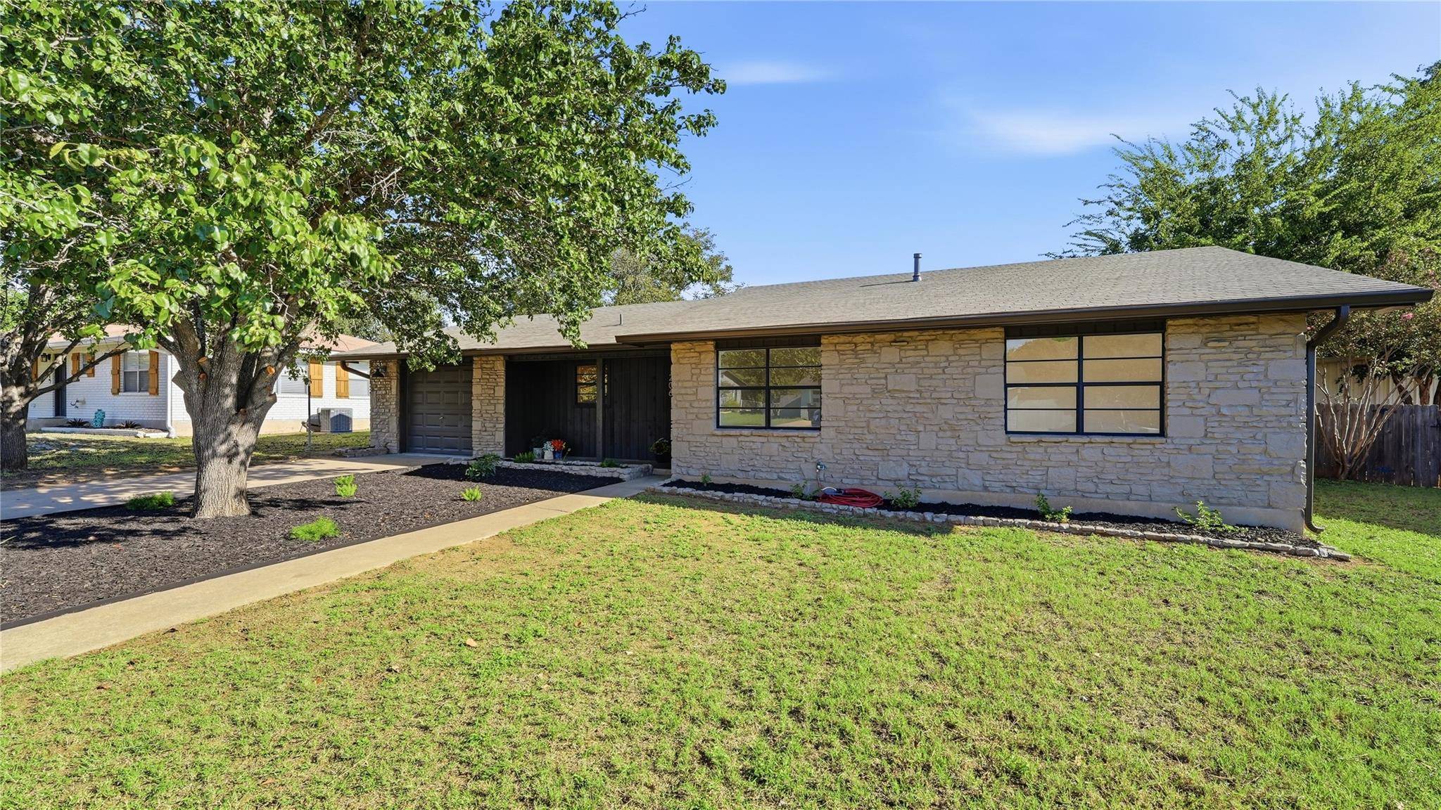 206 Glenmoor DR, Fredericksburg, TX 78624