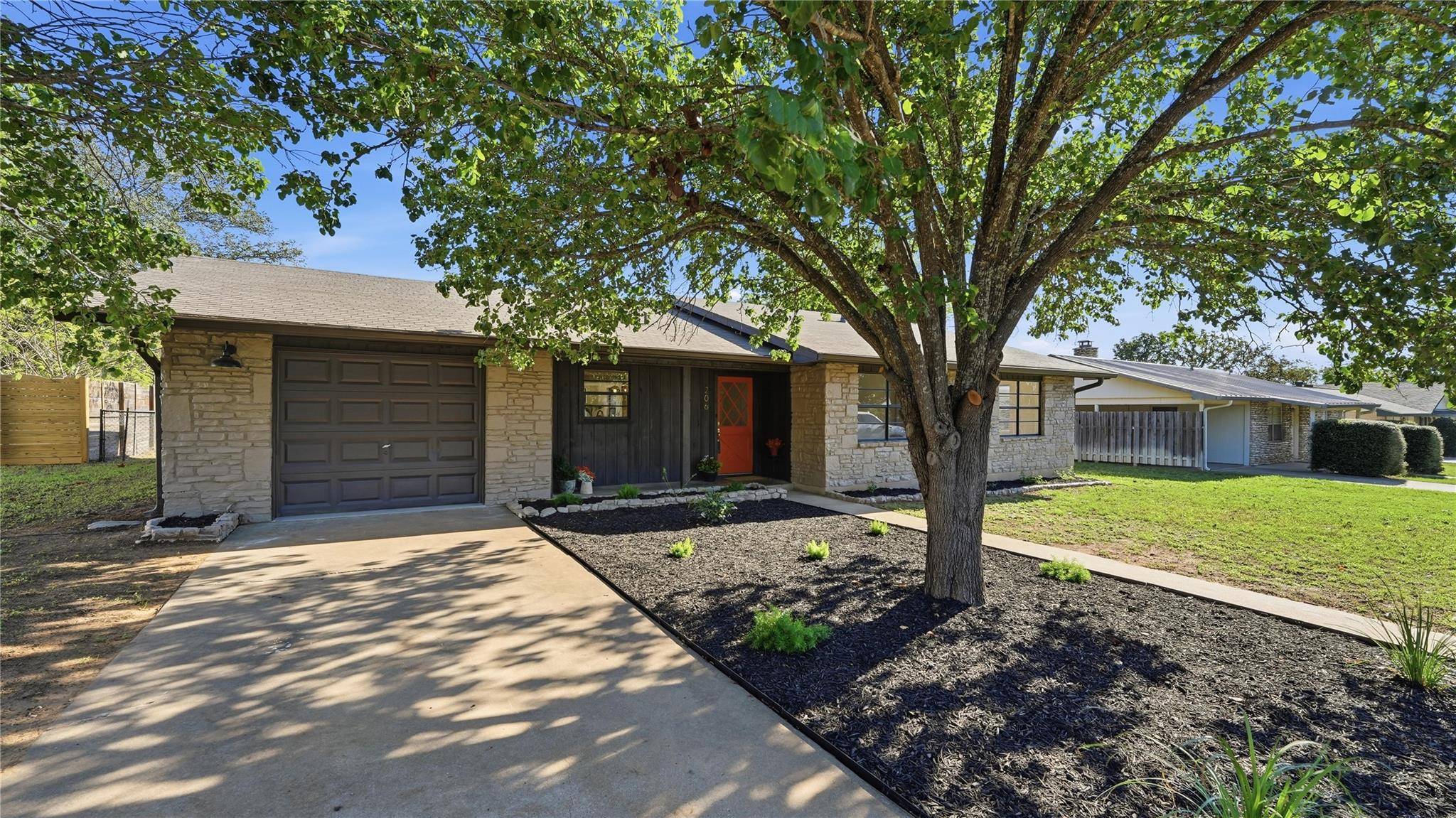 206 Glenmoor DR, Fredericksburg, TX 78624