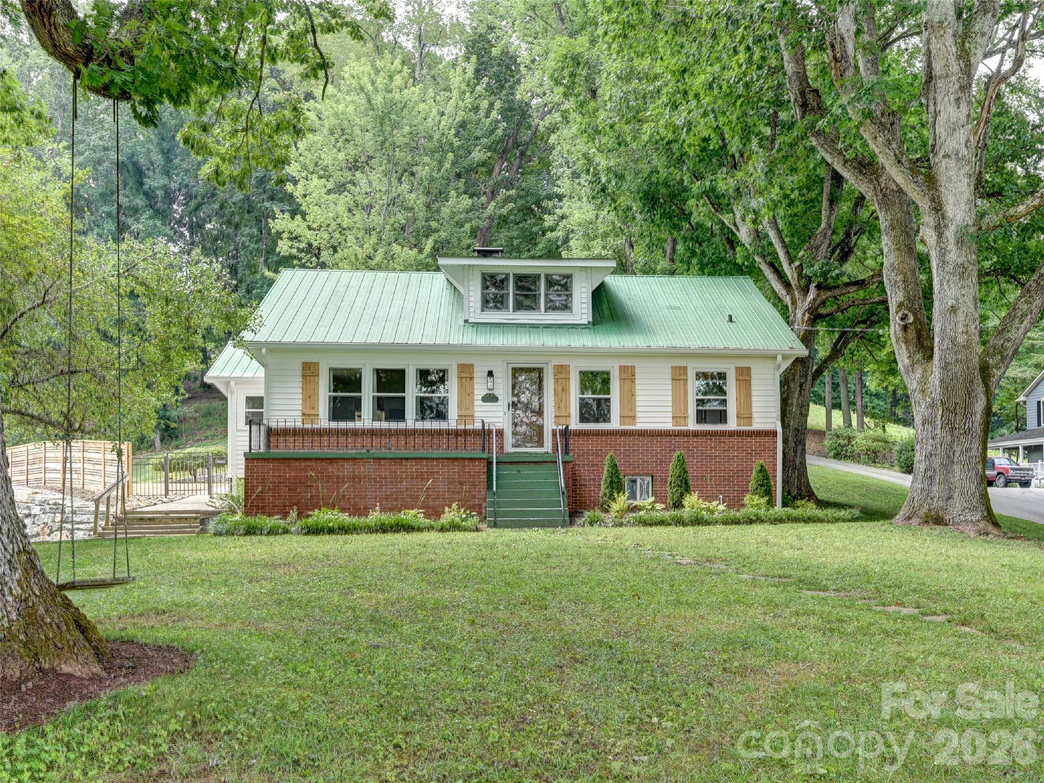 1110 Queentown RD, Canton, NC 28716