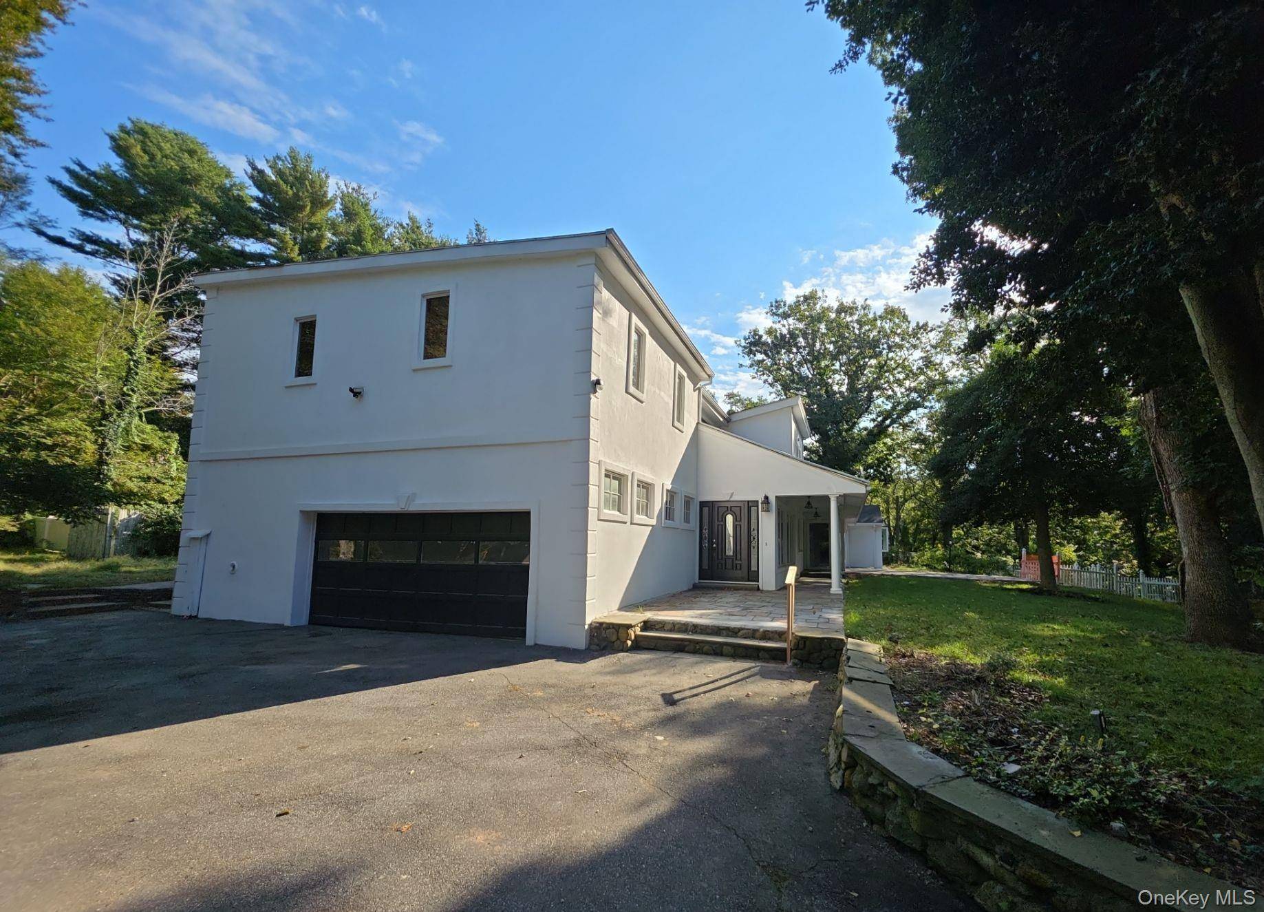 549 Woodbury RD, Cold Spring Harbor, NY 11724