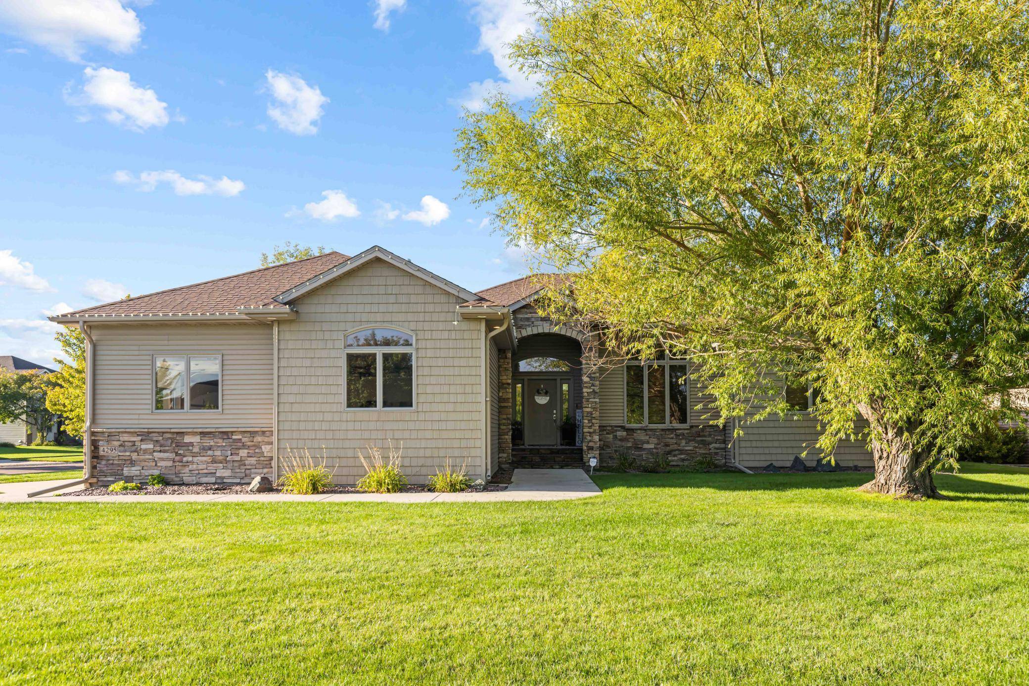 4295 49th AVE S, Fargo, ND 58104