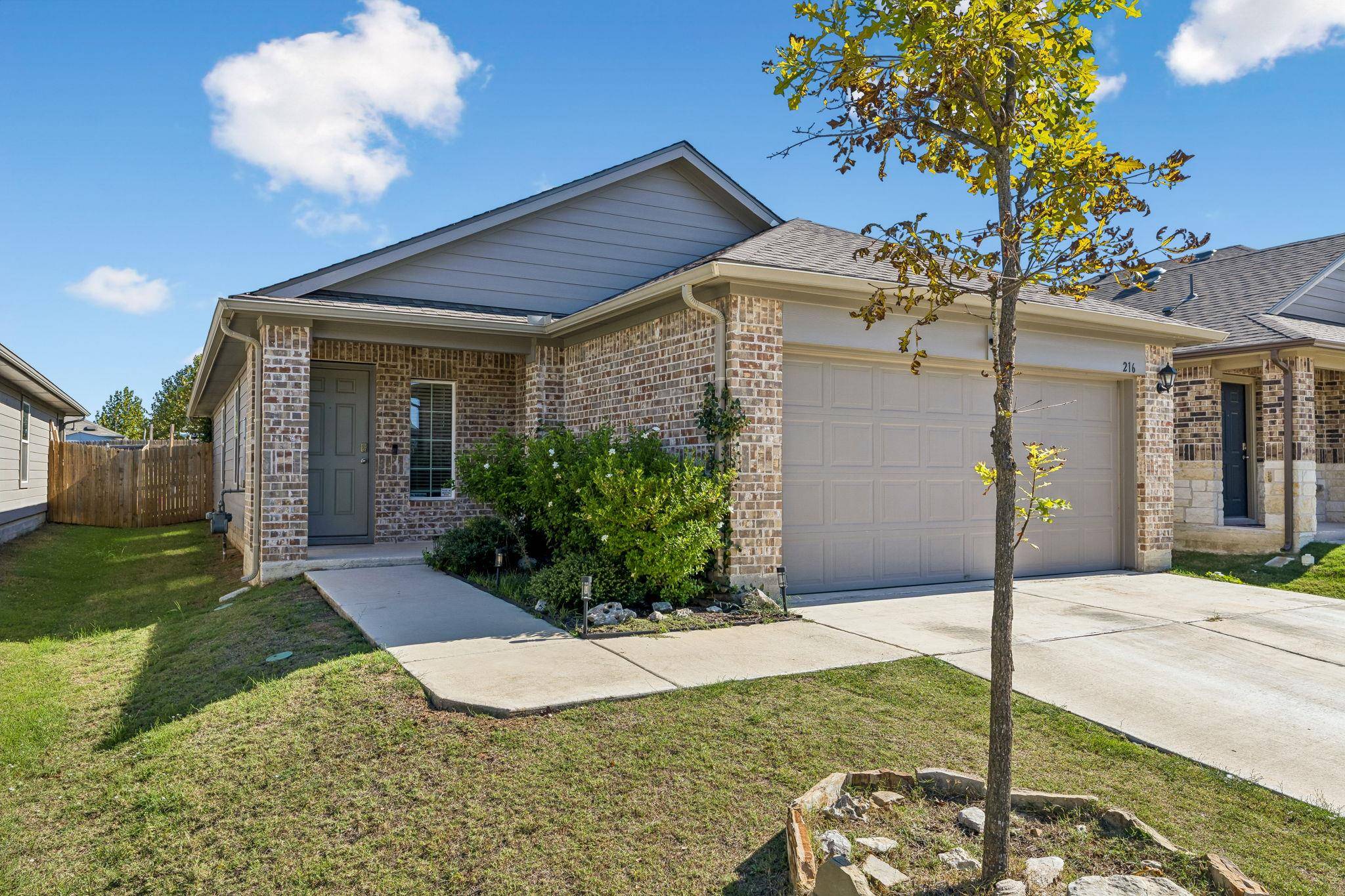 216 Dorchester DR, Uhland, TX 78640