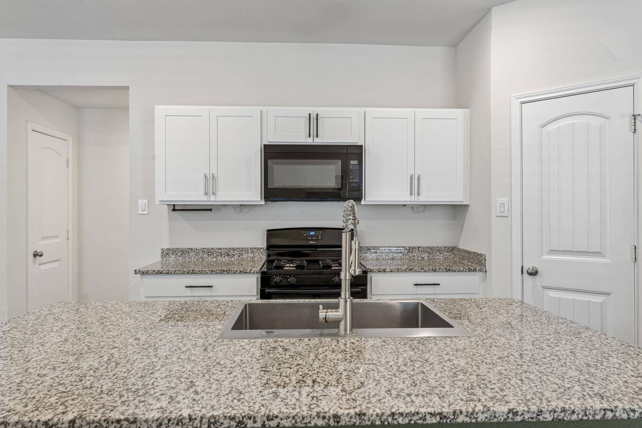 216 Dorchester DR, Uhland, TX 78640