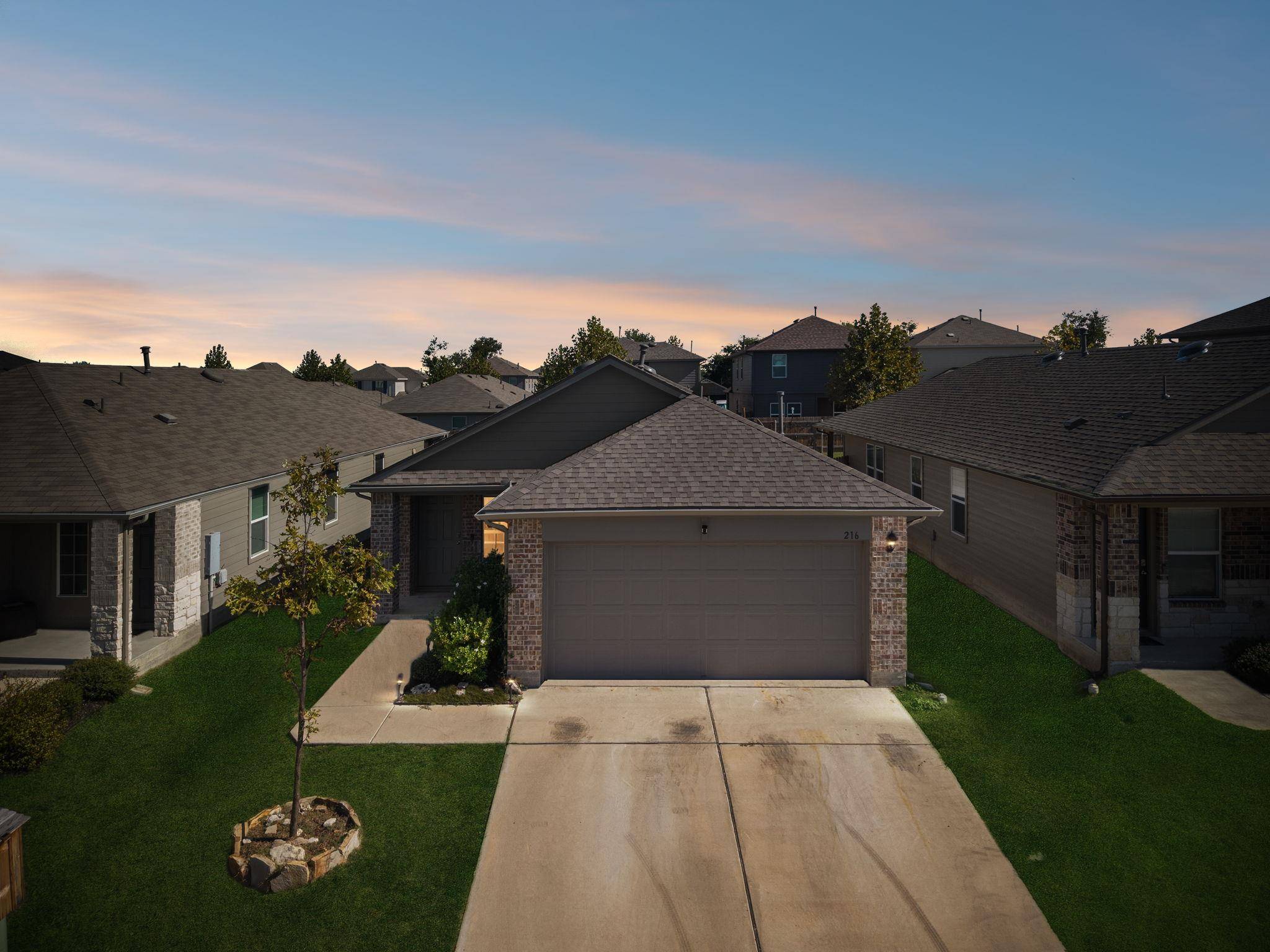 216 Dorchester DR, Uhland, TX 78640