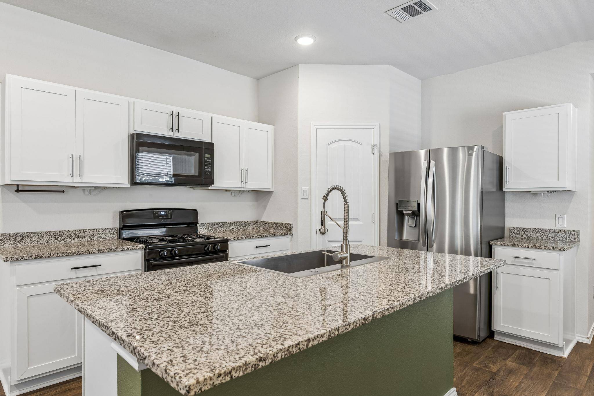 216 Dorchester DR, Uhland, TX 78640