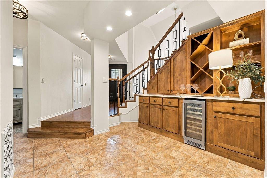 82 Remington Drive W, Highland Village, TX 75077