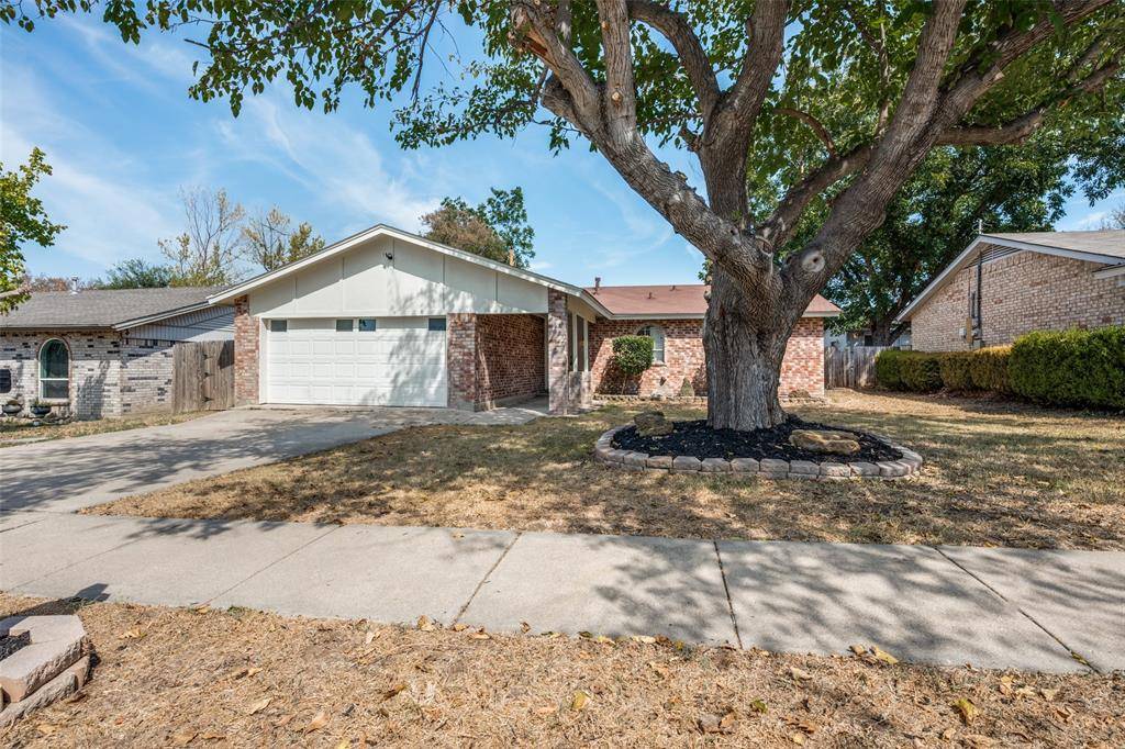 5909 Kary Lynn Drive S, Watauga, TX 76148