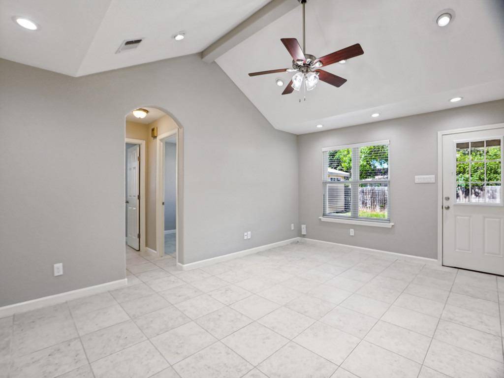 1004 Green Meadow DR, Round Rock, TX 78664