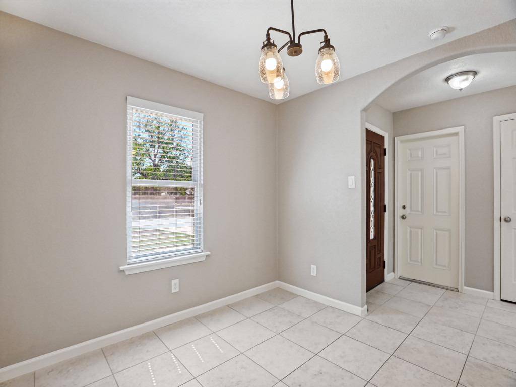 1004 Green Meadow DR, Round Rock, TX 78664