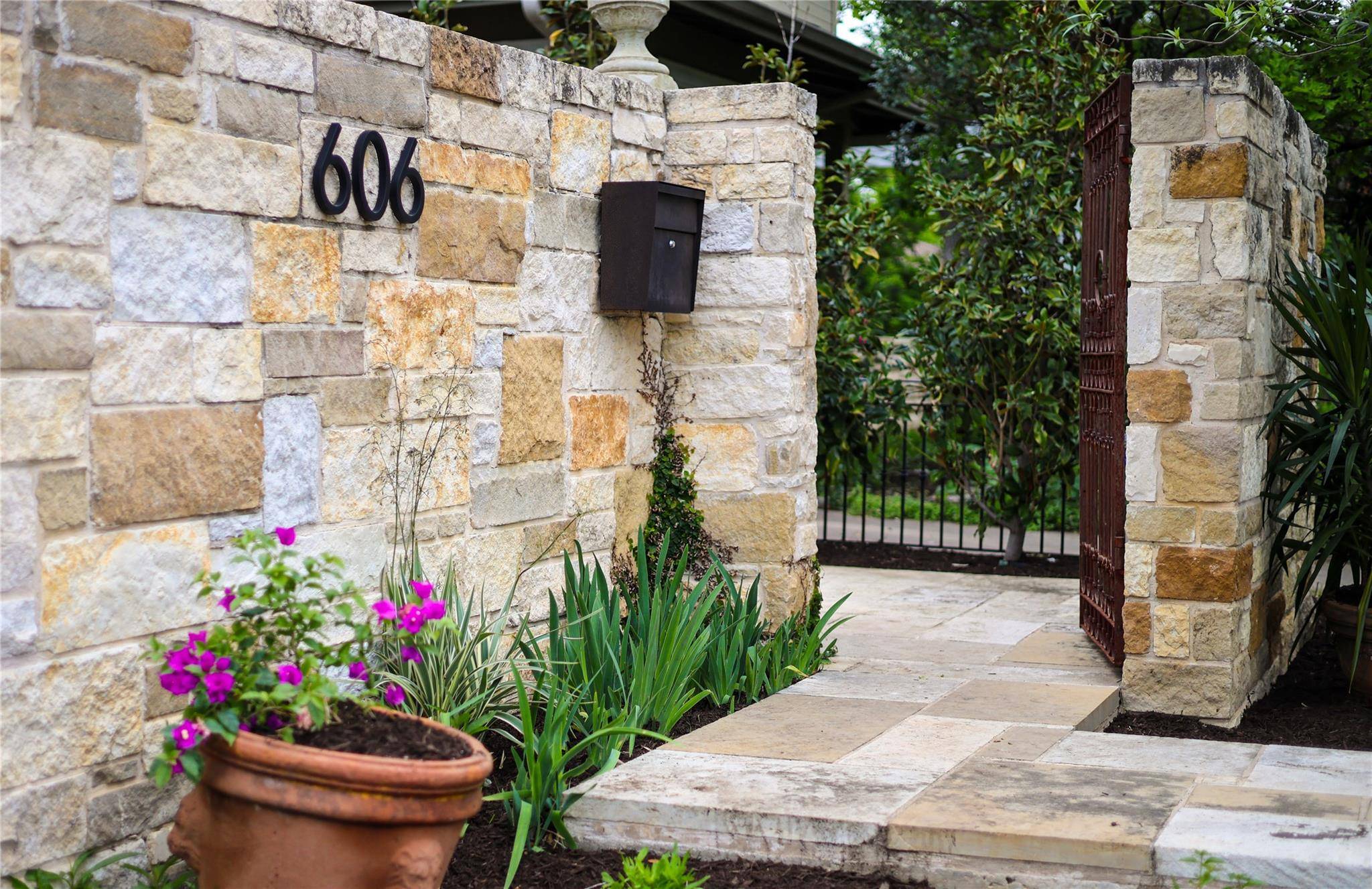 606 Josephine ST, Austin, TX 78704