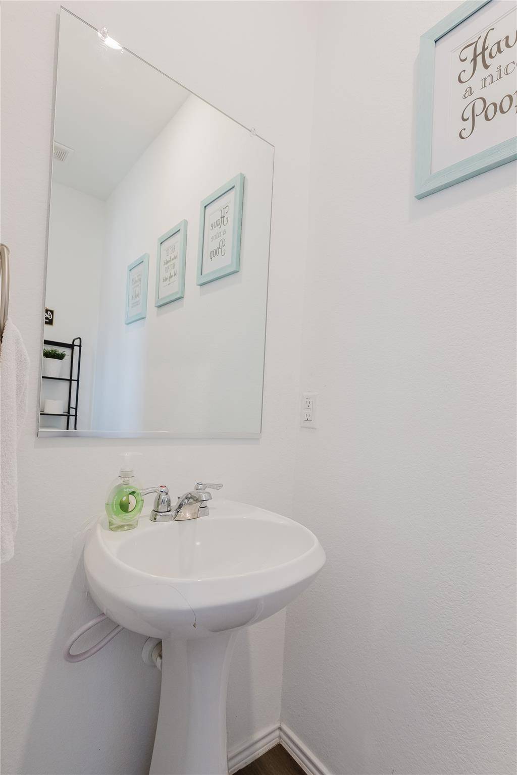 504 N Thunderstorm Ave, Lockhart, TX 78644