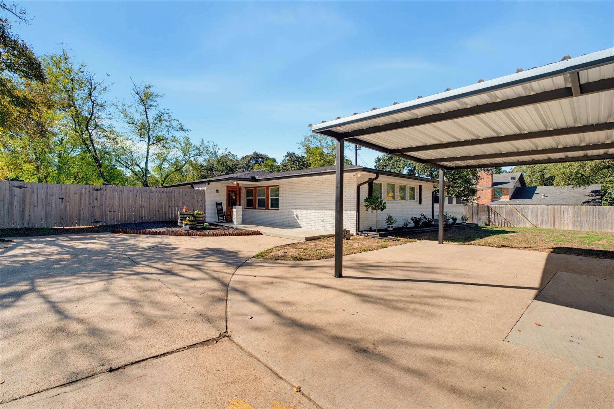 2205 Murray Ave, Rockdale, TX 76567