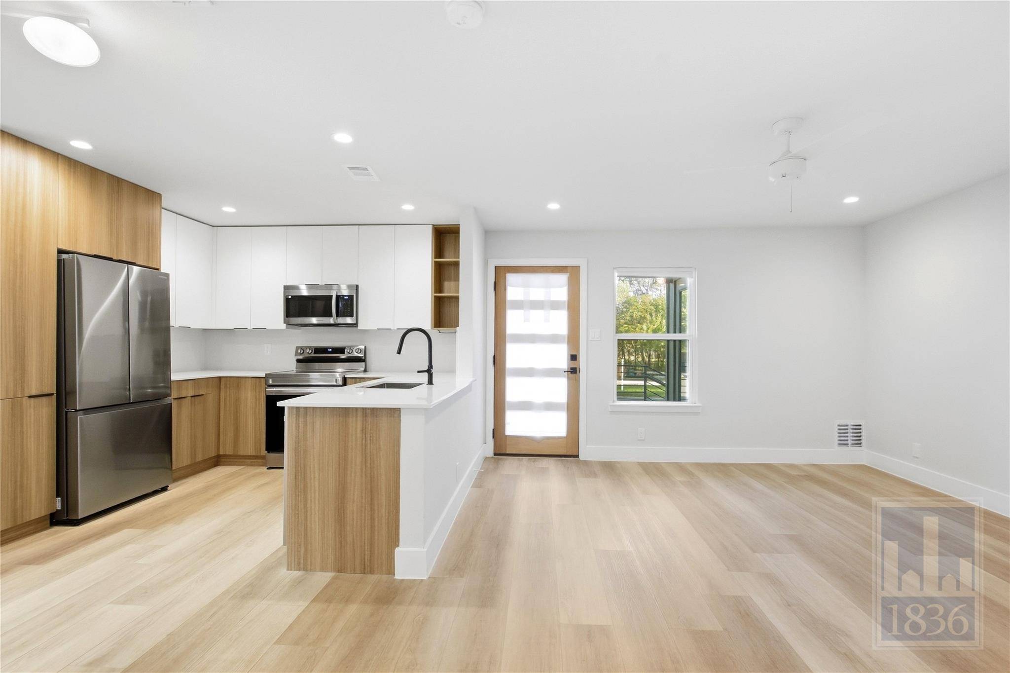 5304 Saint Georges GRN #B, Austin, TX 78745