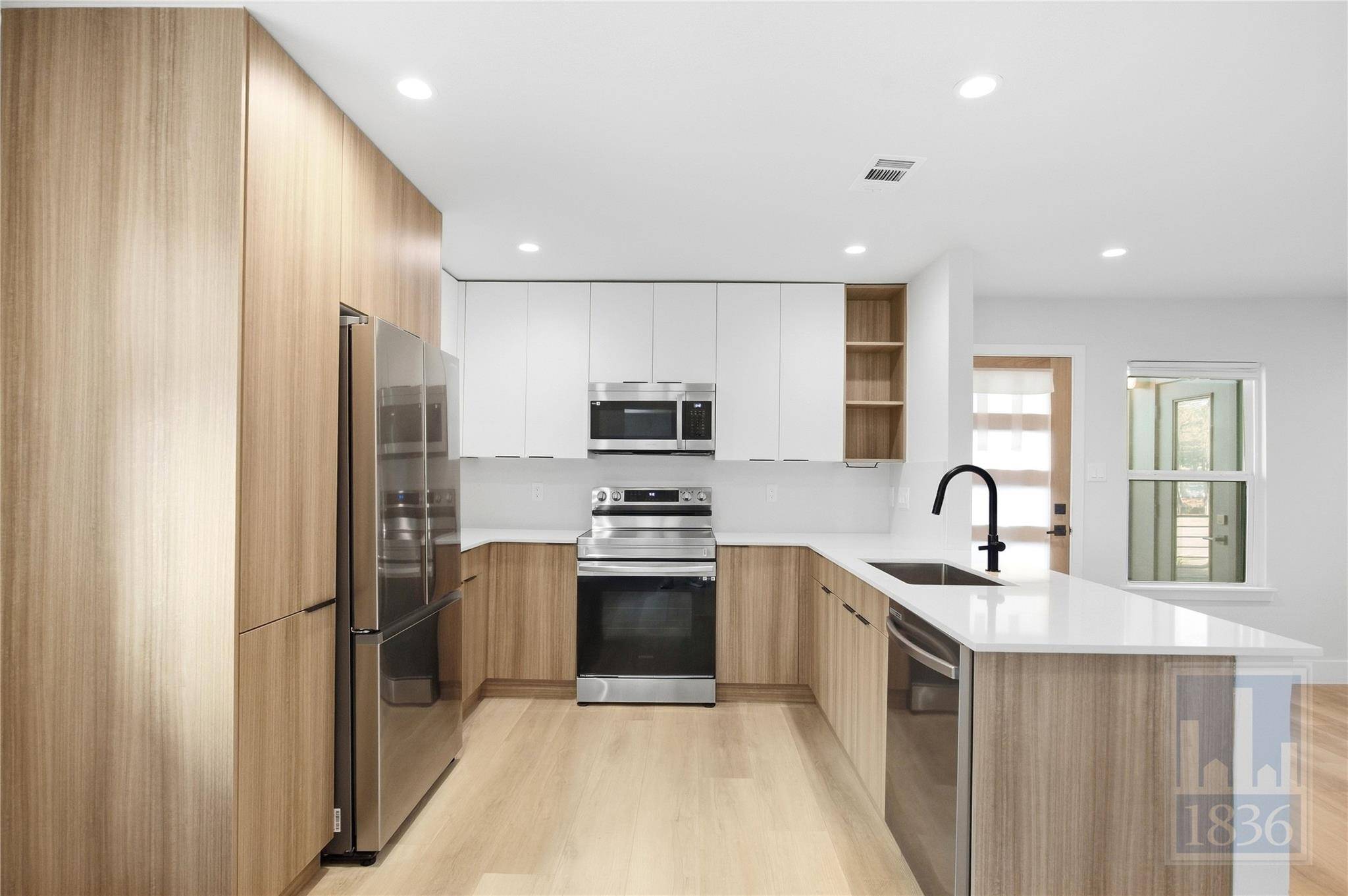 5304 Saint Georges GRN #B, Austin, TX 78745