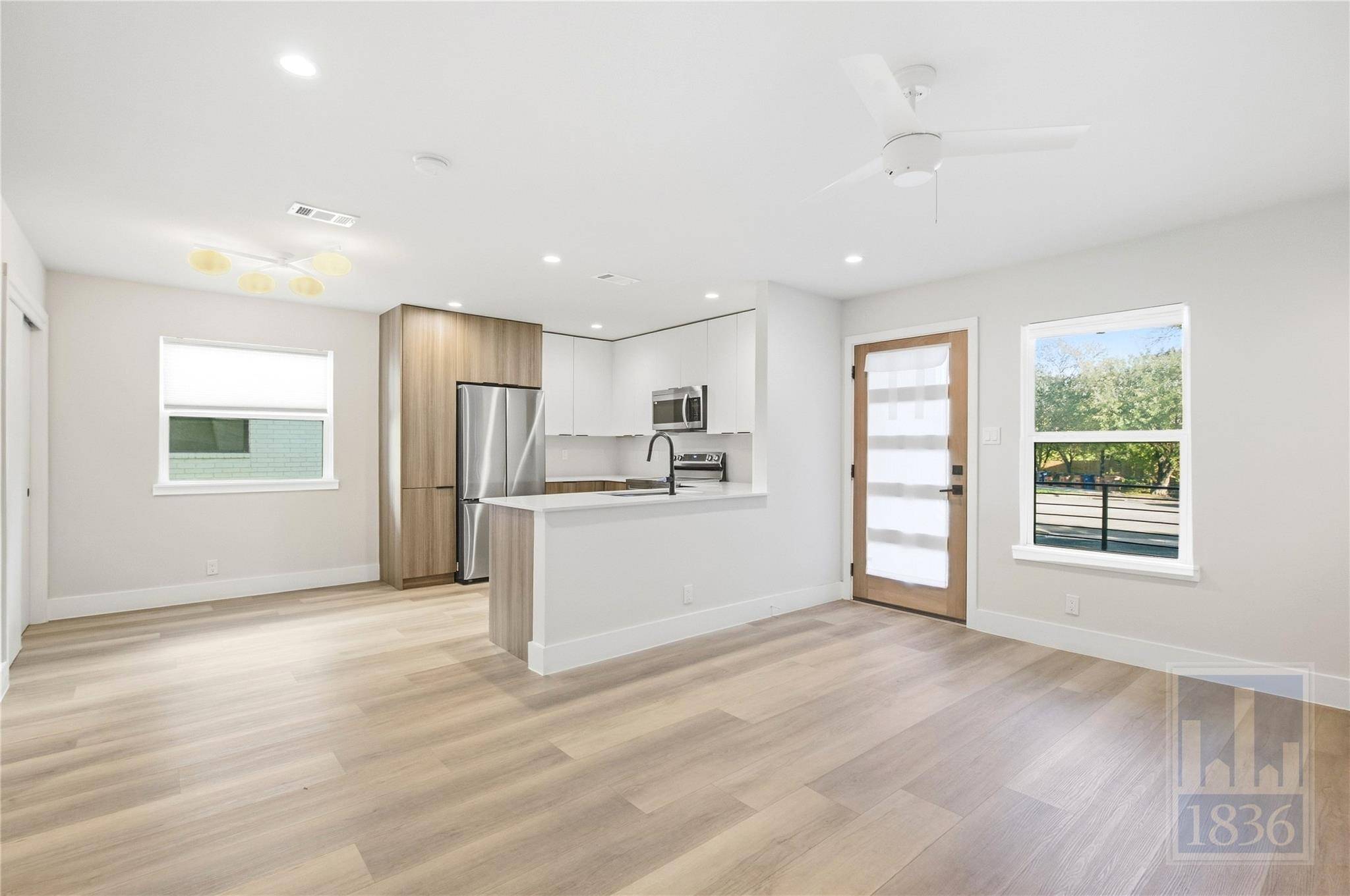 5304 Saint Georges GRN #B, Austin, TX 78745