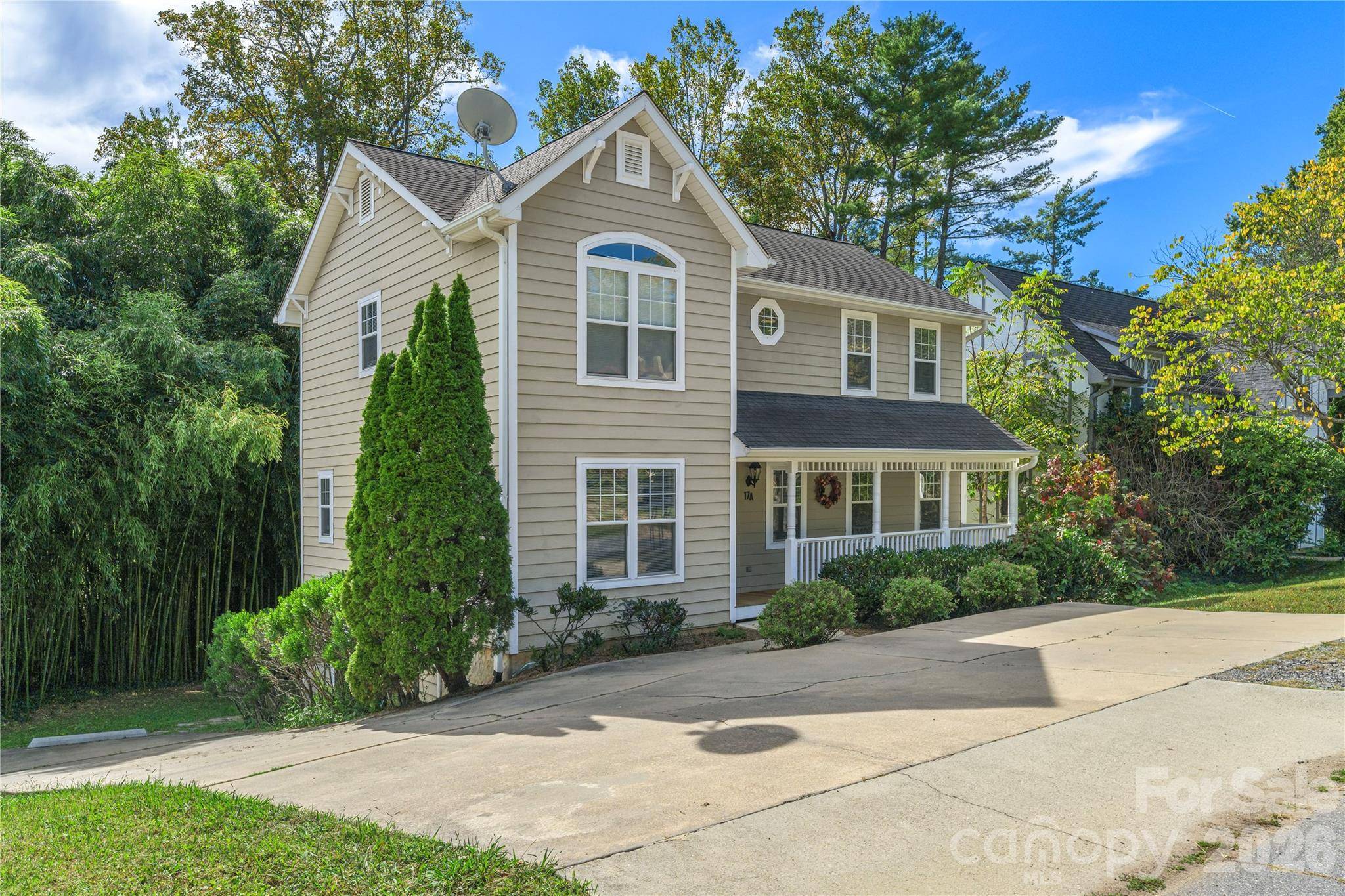 17 Sheridan RD, Asheville, NC 28803