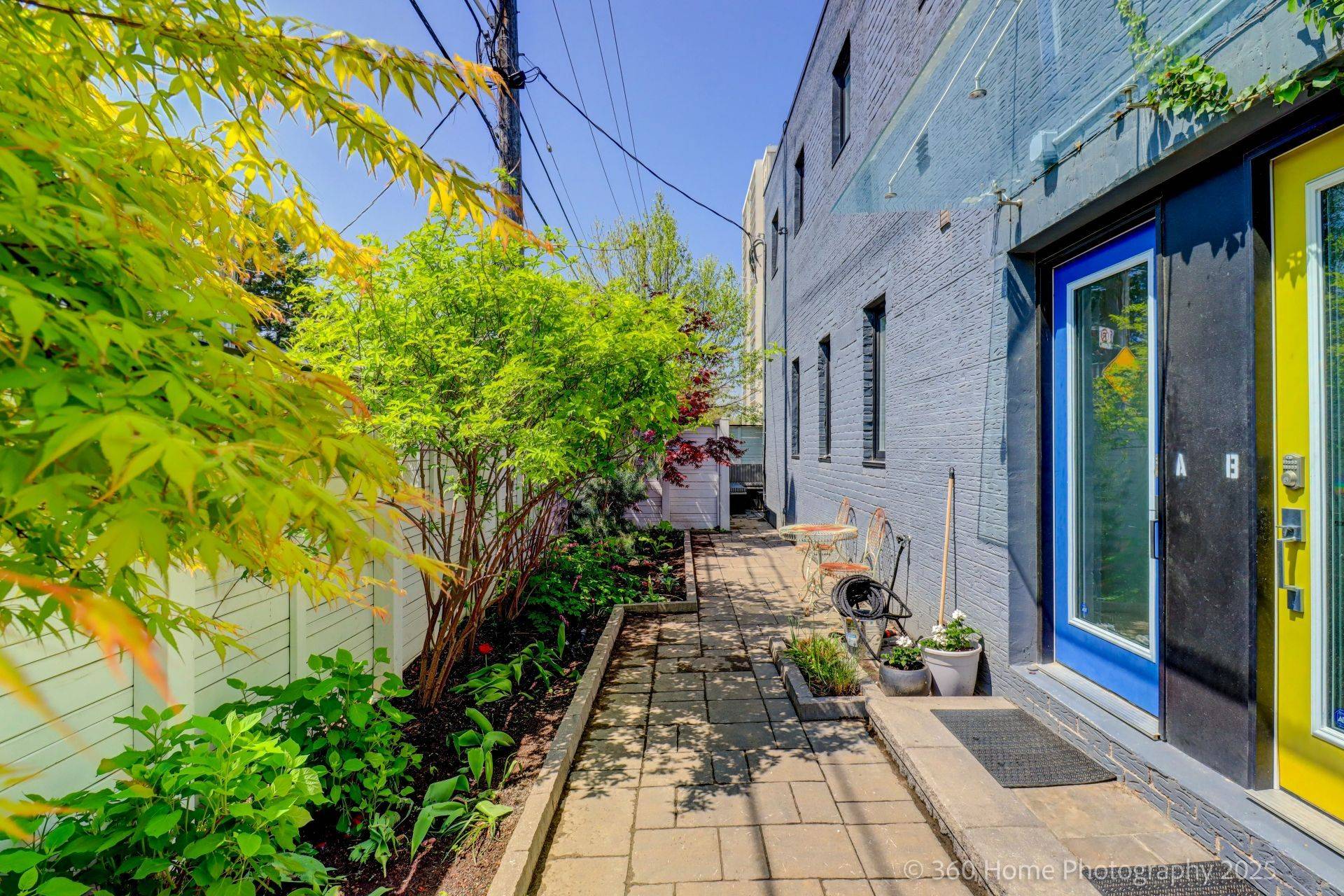 1 Eastdale AVE, Toronto E03, ON M4C 4Z8