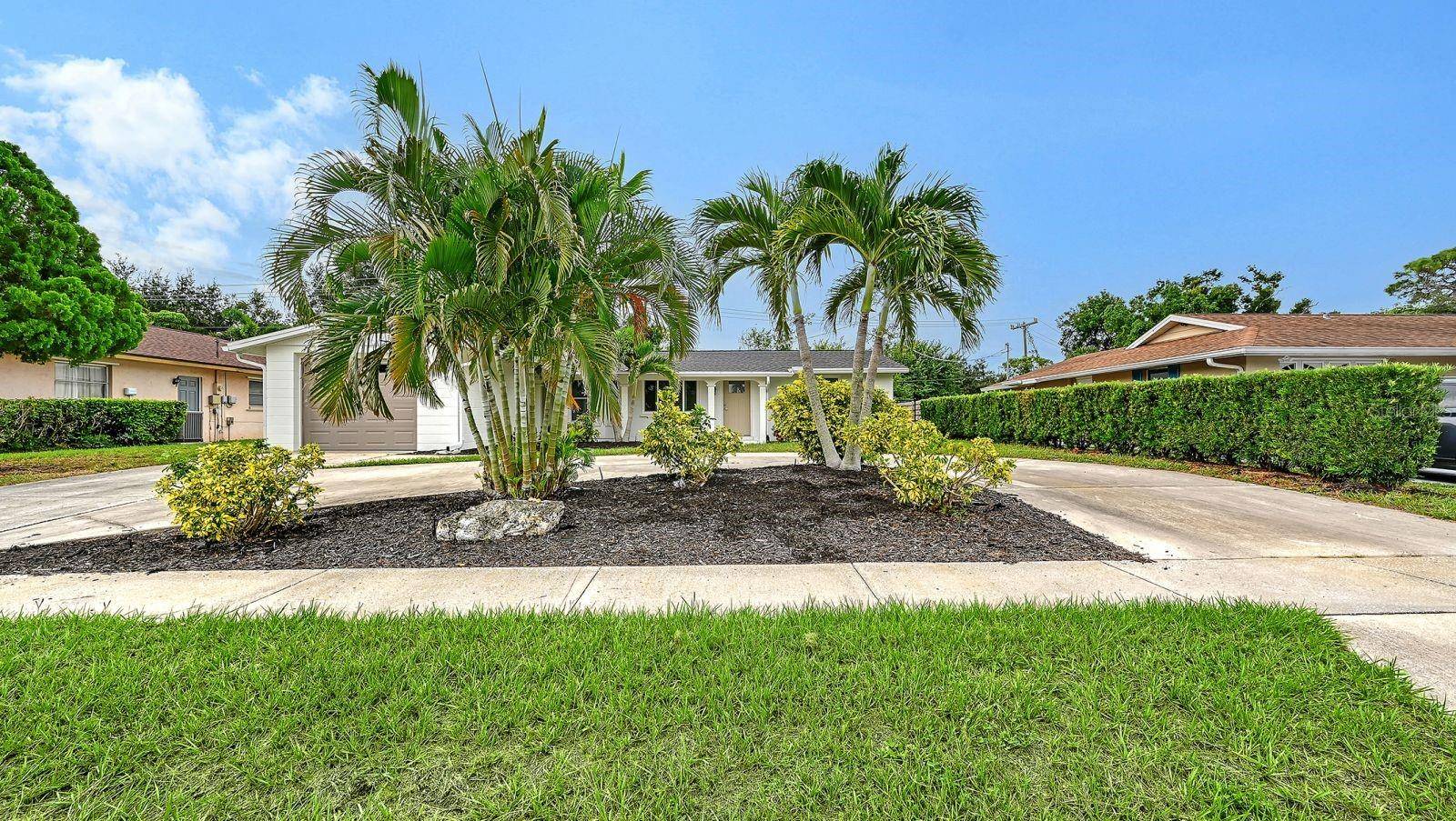 2610 REGATTA DR, Sarasota, FL 34231