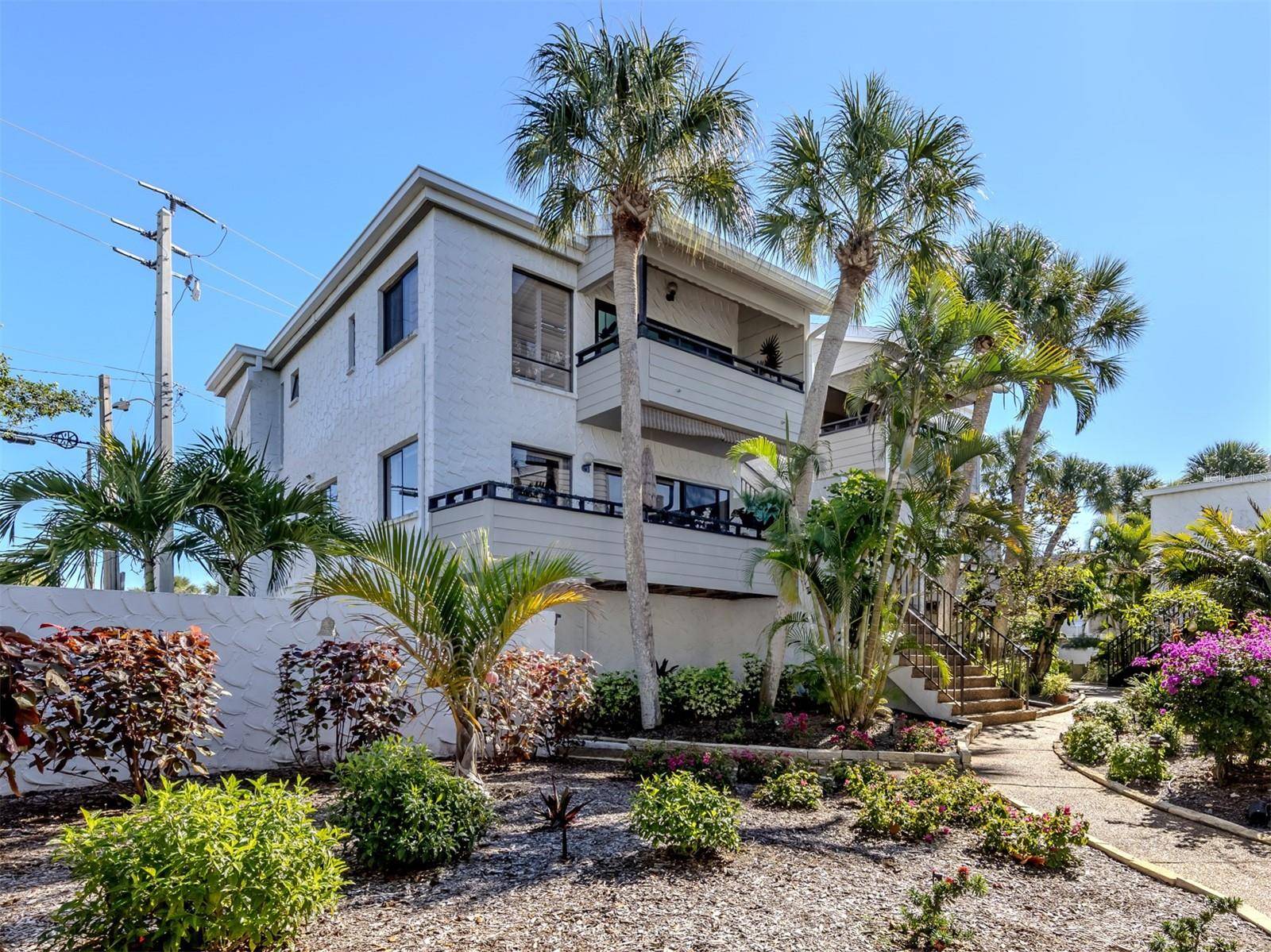 1555 TARPON CENTER DR #247, Venice, FL 34285
