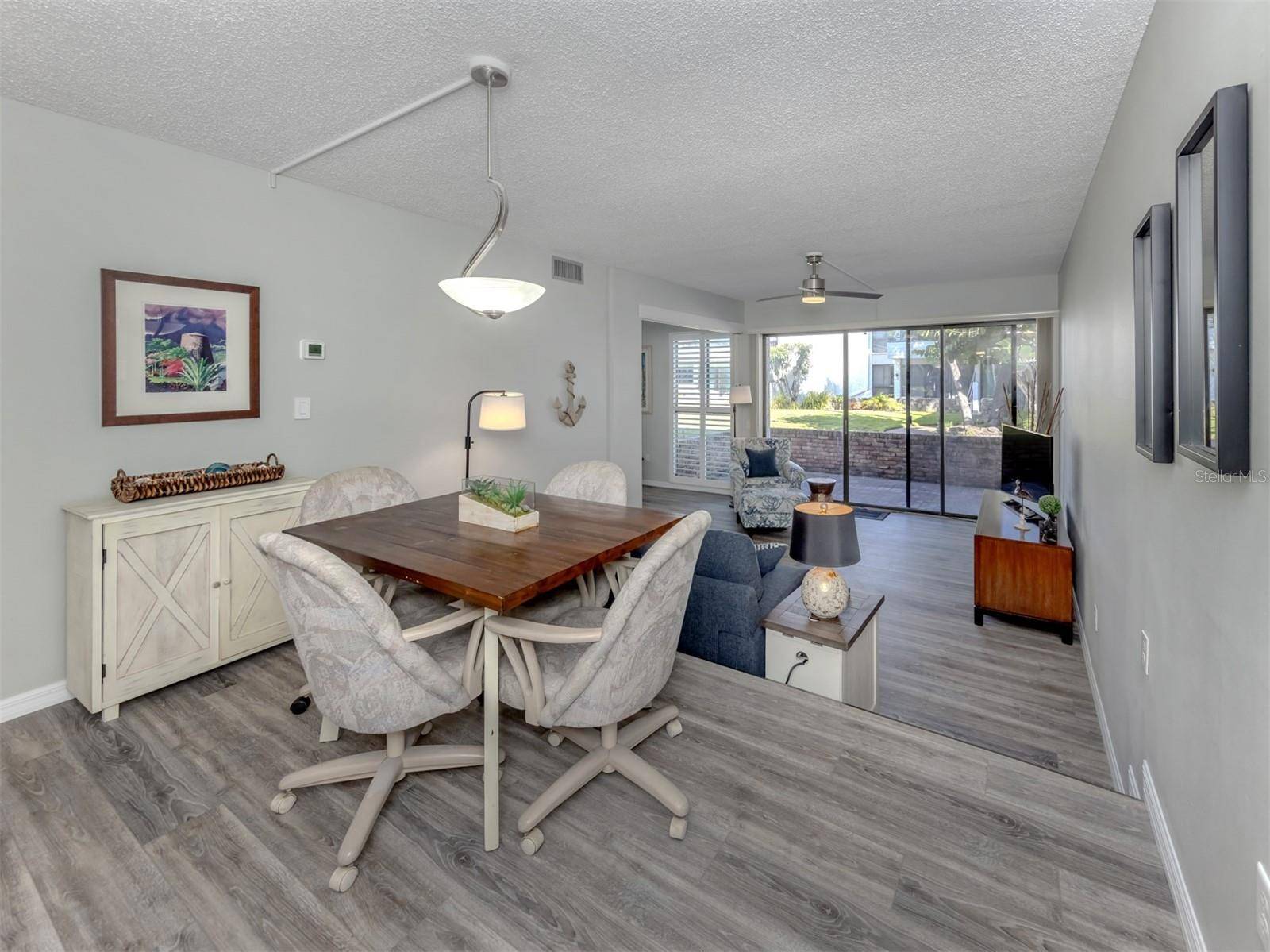 1555 TARPON CENTER DR #140, Venice, FL 34285