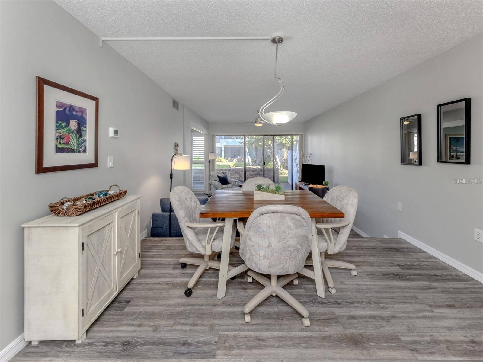 1555 TARPON CENTER DR #140, Venice, FL 34285